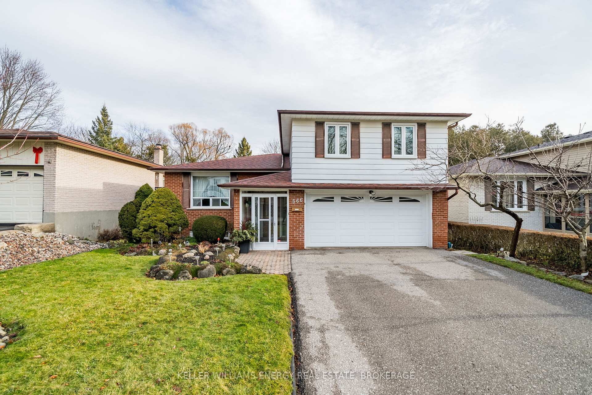 Photo 4 of 566 Antigua Crescent, Oshawa, Northglen — HOMEH