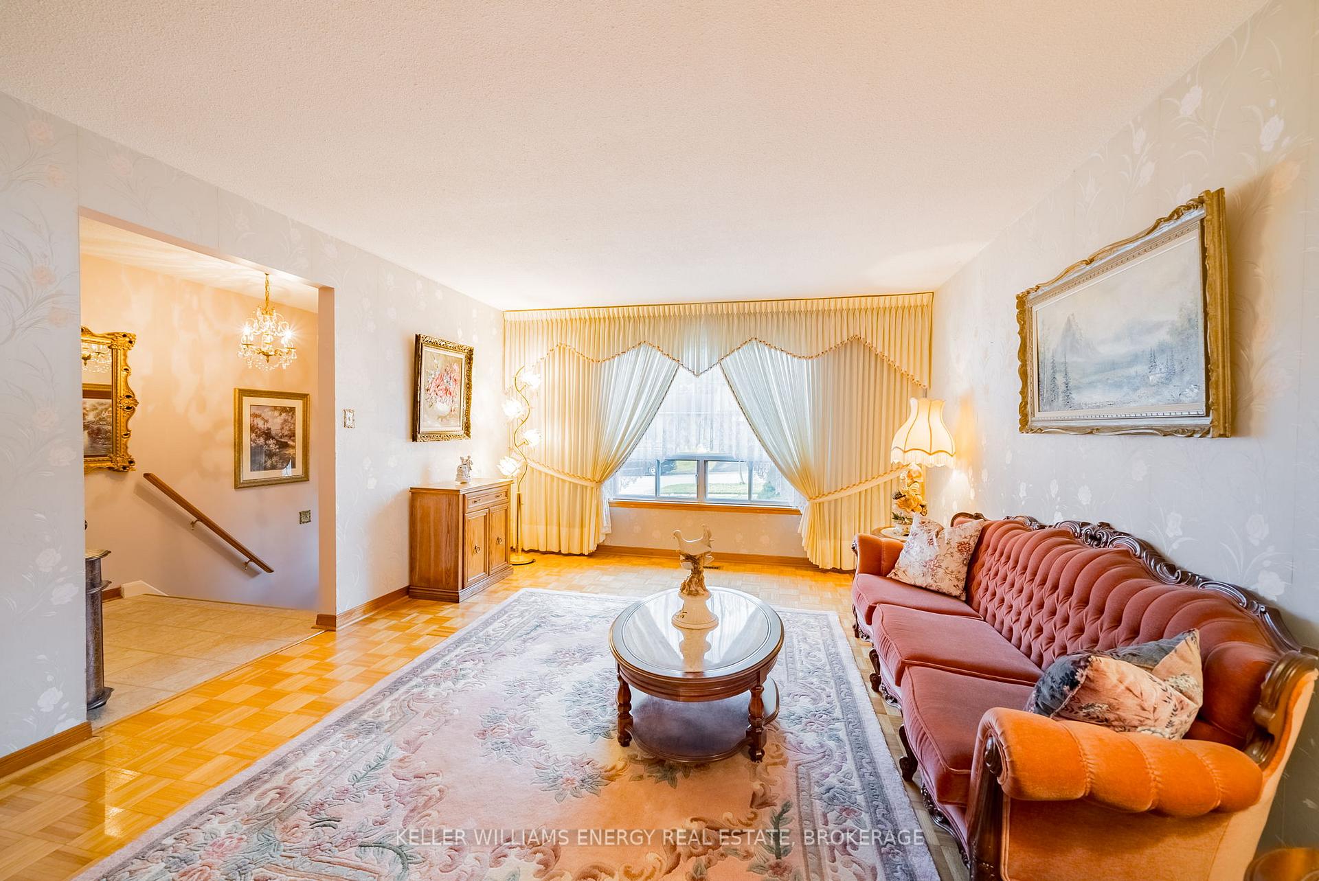 Photo 3 of 566 Antigua Crescent, Oshawa, Northglen — HOMEH