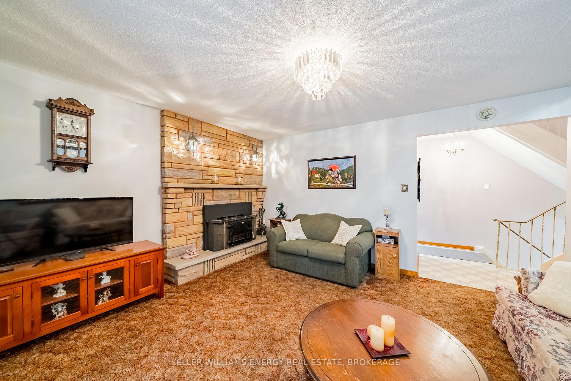 Photo 12 of 566 Antigua Crescent, Oshawa, Northglen — HOMEH