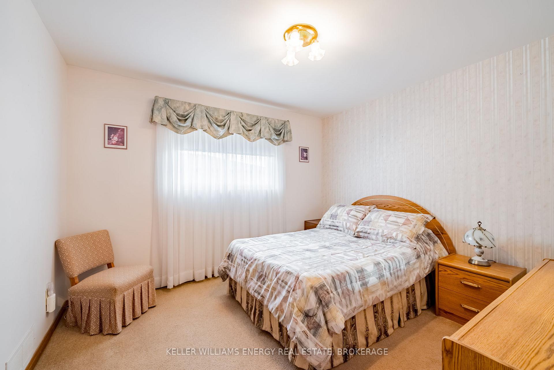 Photo 19 of 566 Antigua Crescent, Oshawa, Northglen — HOMEH