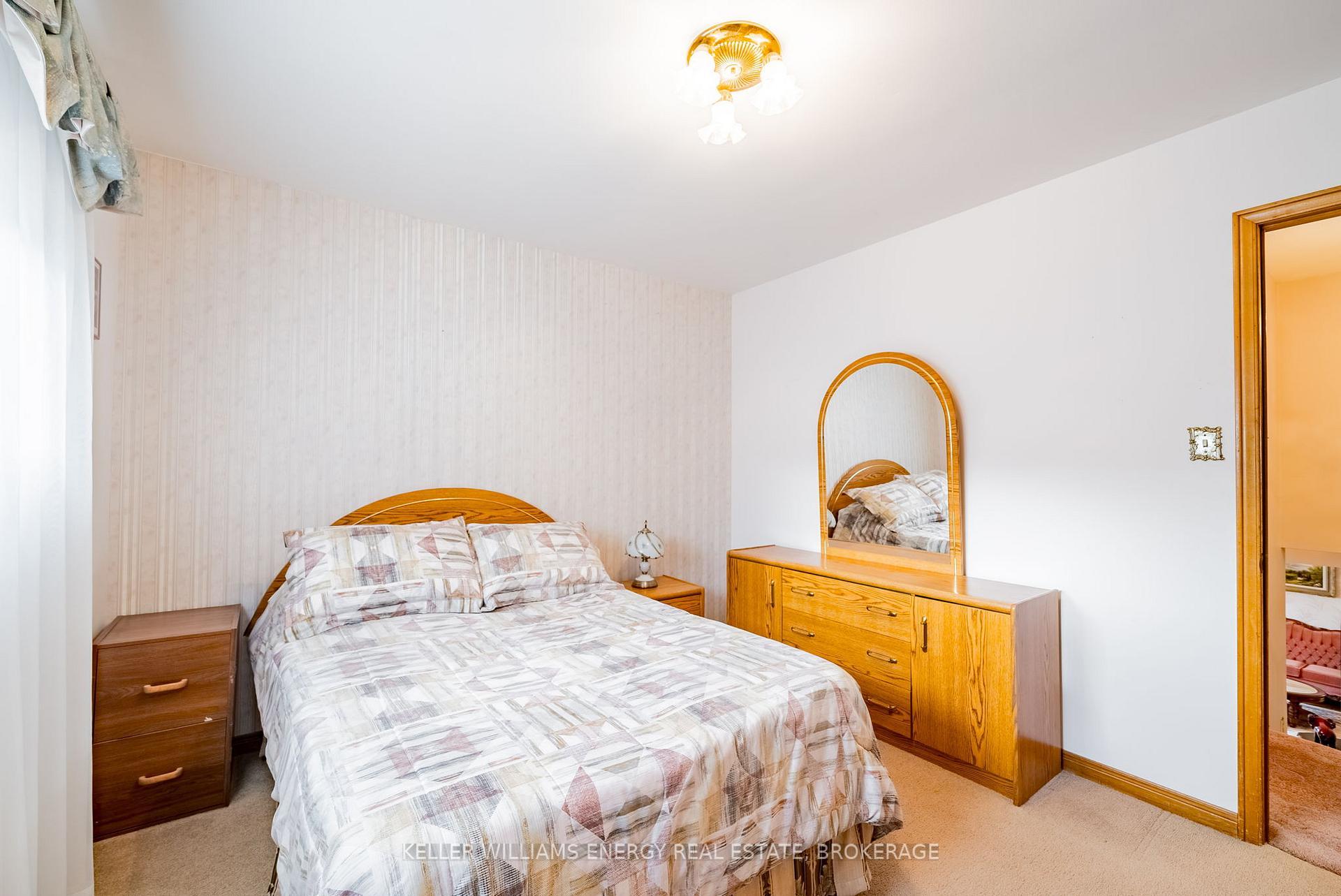 Photo 18 of 566 Antigua Crescent, Oshawa, Northglen — HOMEH