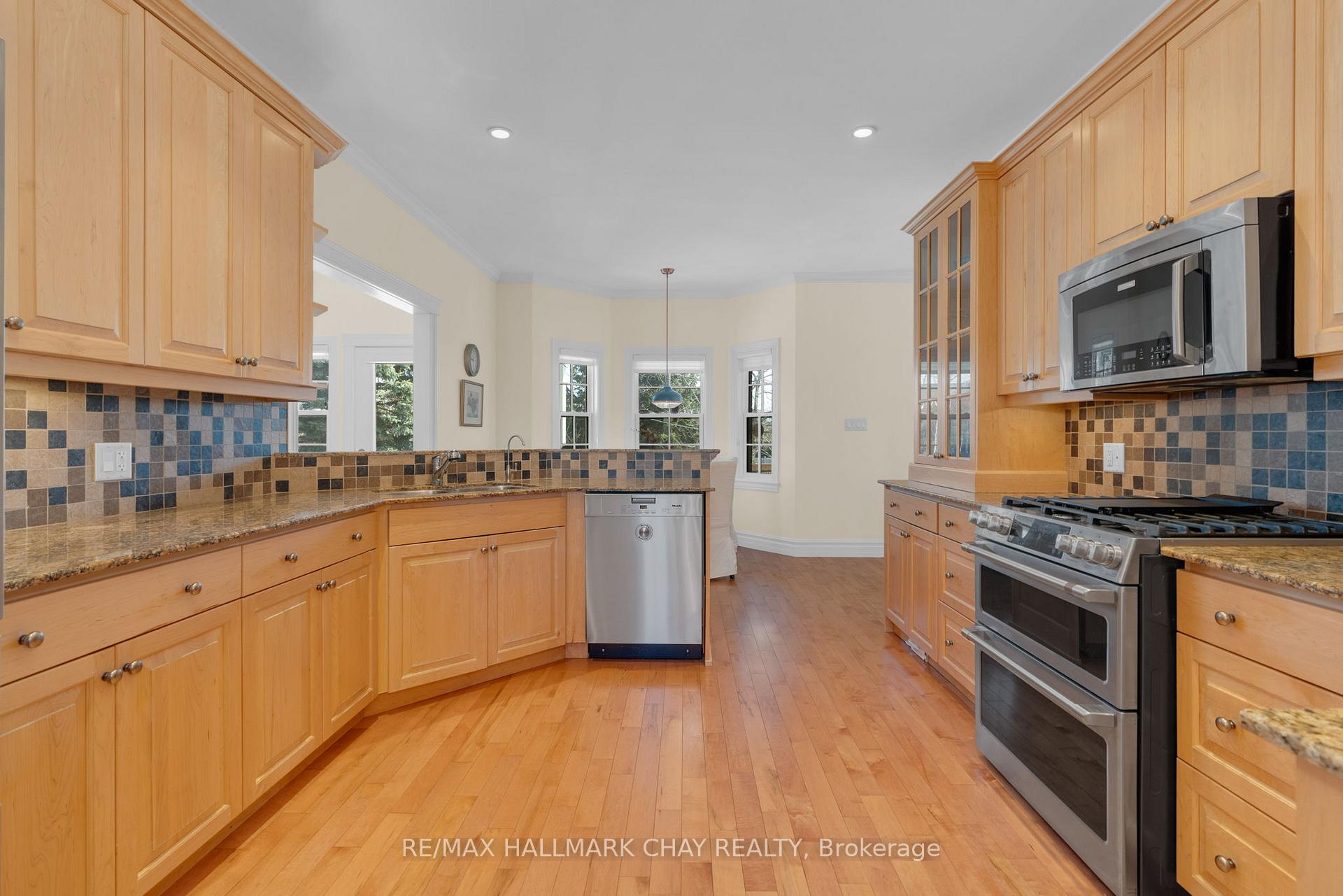 Photo 16 of 105 Mary Street, Clearview, Creemore — HOMEH