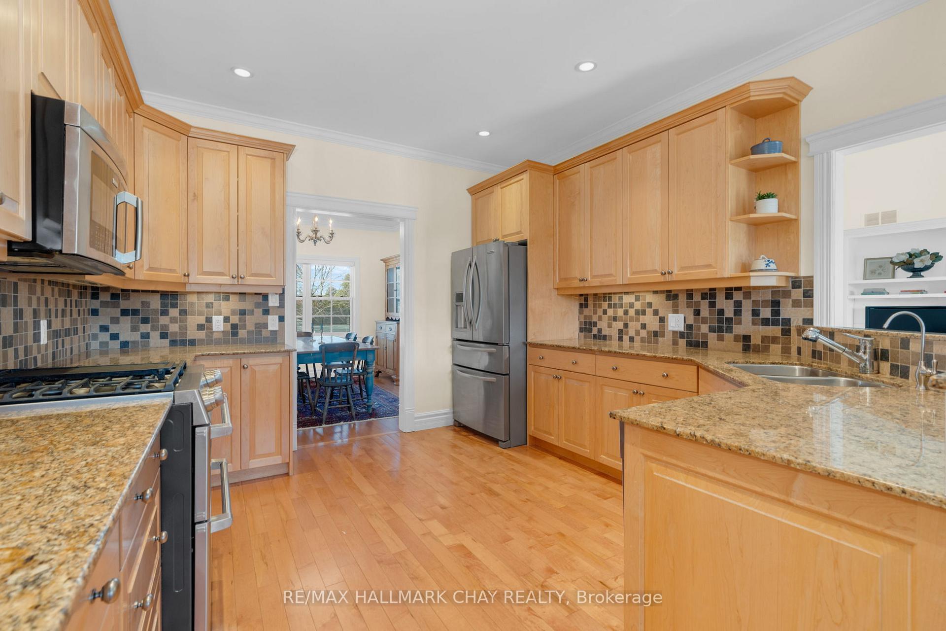Photo 11 of 105 Mary Street, Clearview, Creemore — HOMEH