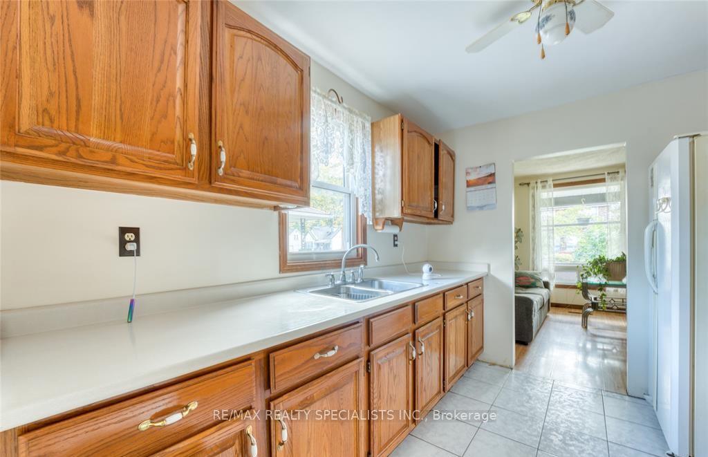 Photo 5 of 610 Vanier Street E, Windsor — HOMEH