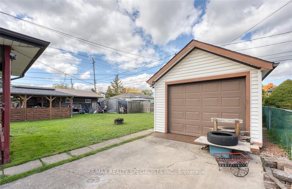 Photo 12 of 610 Vanier Street E, Windsor — HOMEH