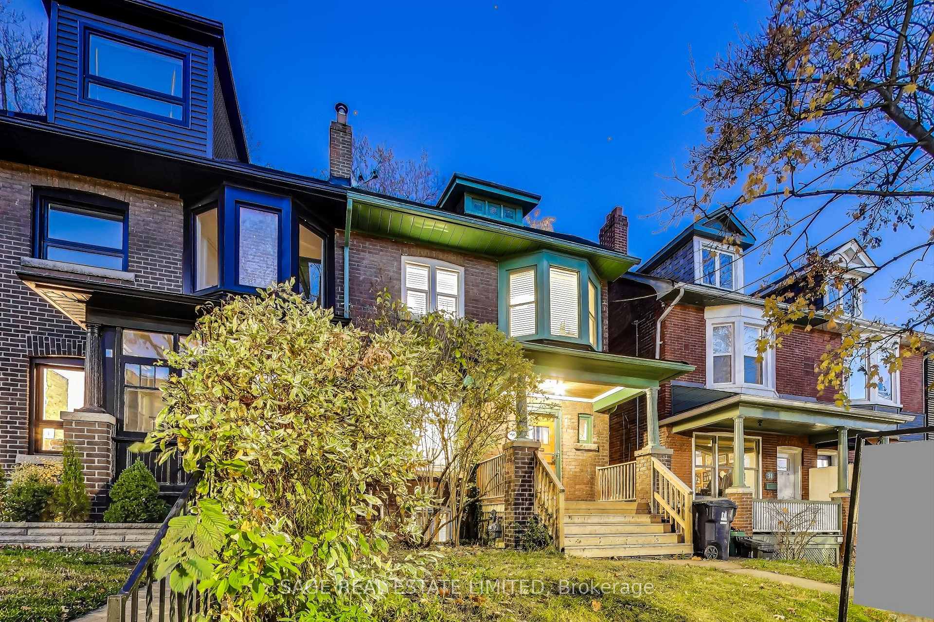 Photo 3 of 33 Hampton Avenue, Toronto, North Riverdale — HOMEH