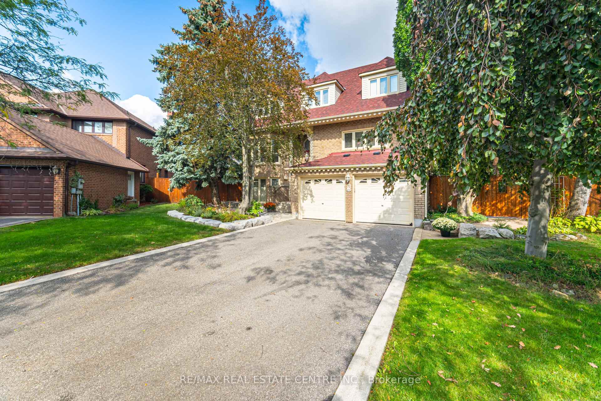 Photo 7 of 10 Bluebird Court, Brampton, Snelgrove — HOMEH