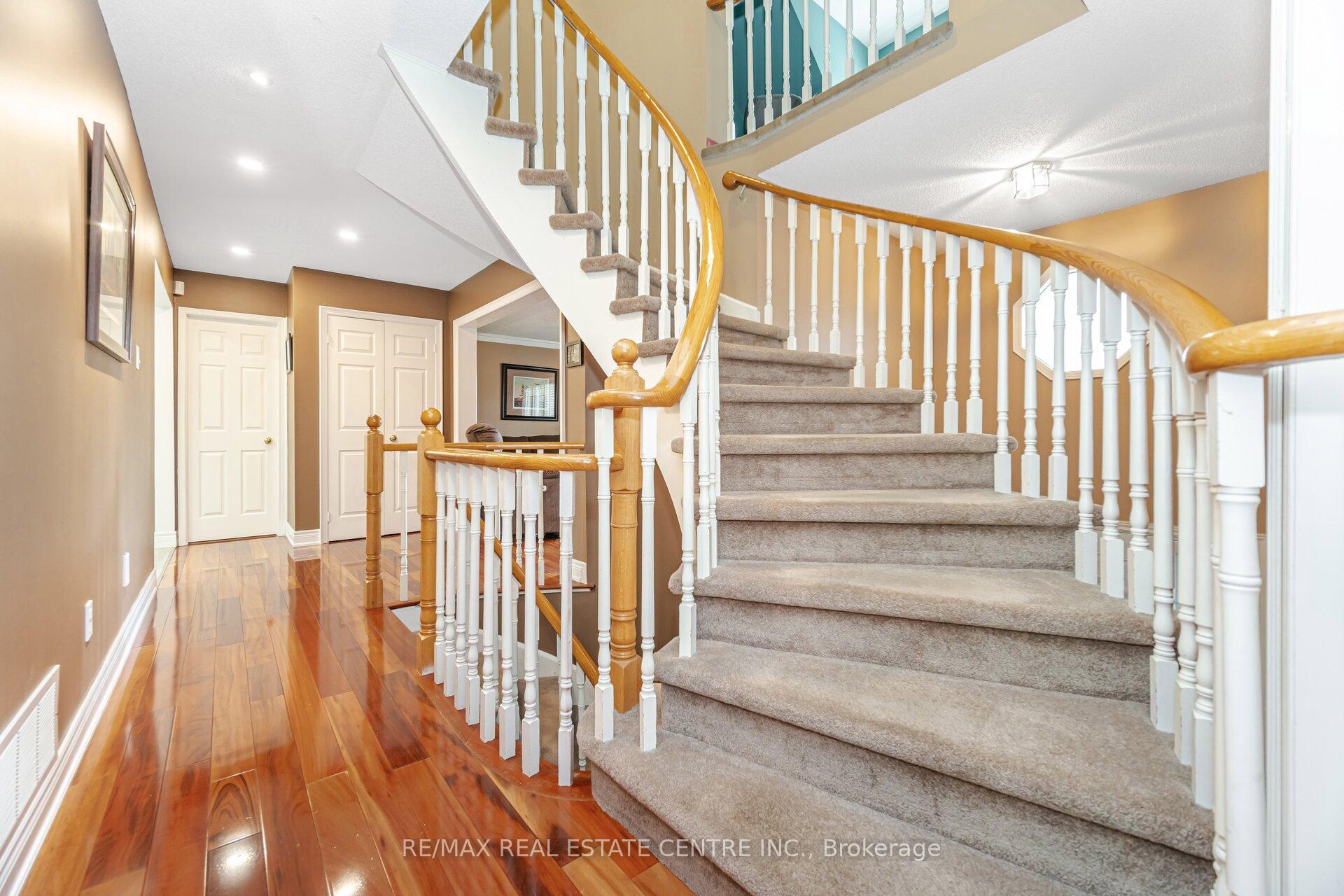 Photo 33 of 10 Bluebird Court, Brampton, Snelgrove — HOMEH