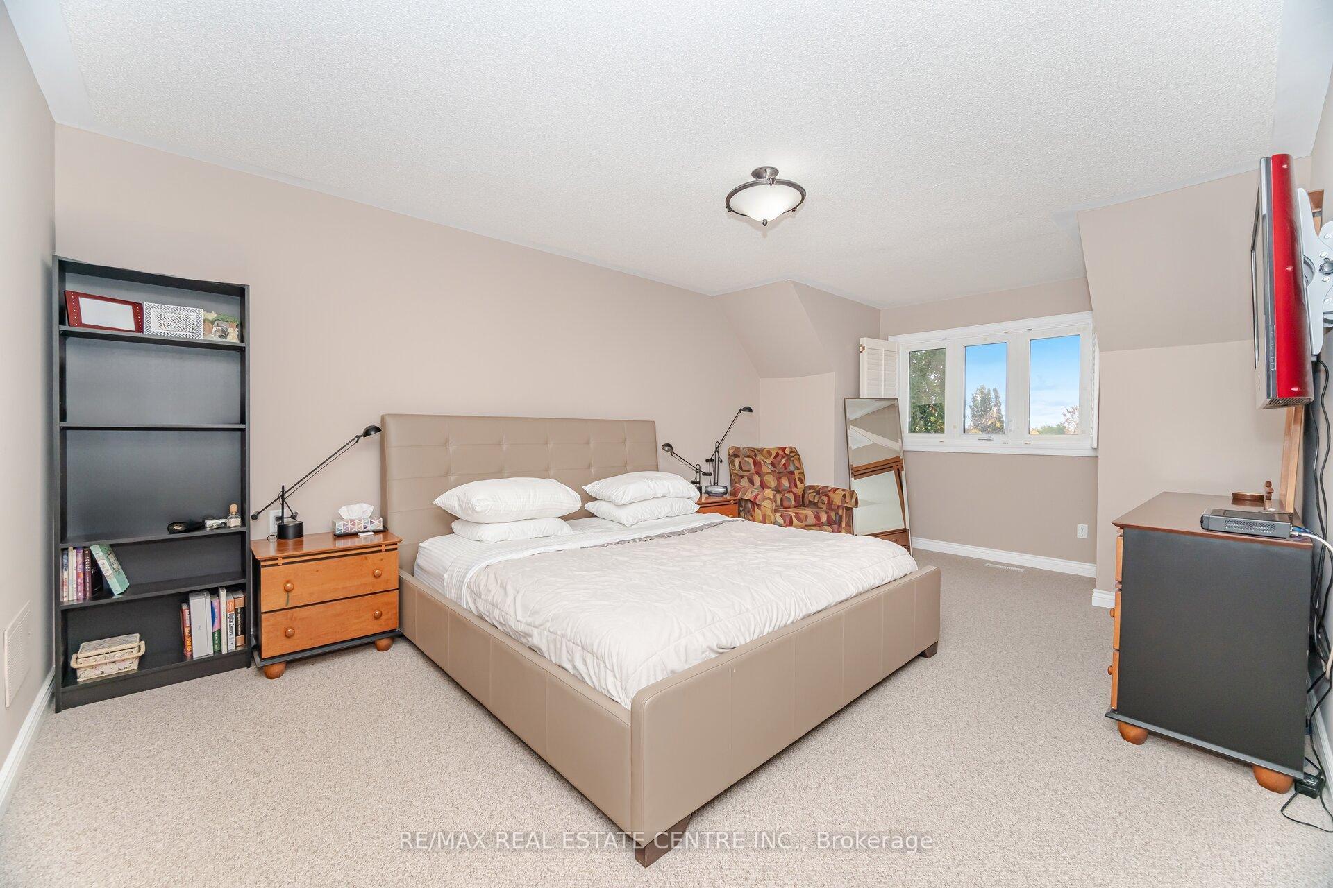 Photo 34 of 10 Bluebird Court, Brampton, Snelgrove — HOMEH