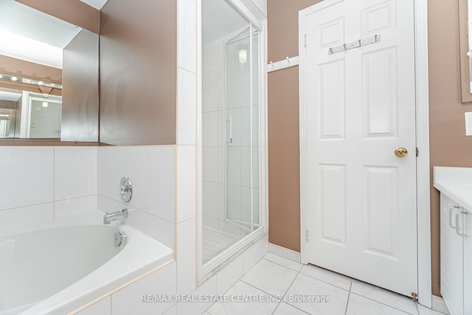 Photo 37 of 10 Bluebird Court, Brampton, Snelgrove — HOMEH