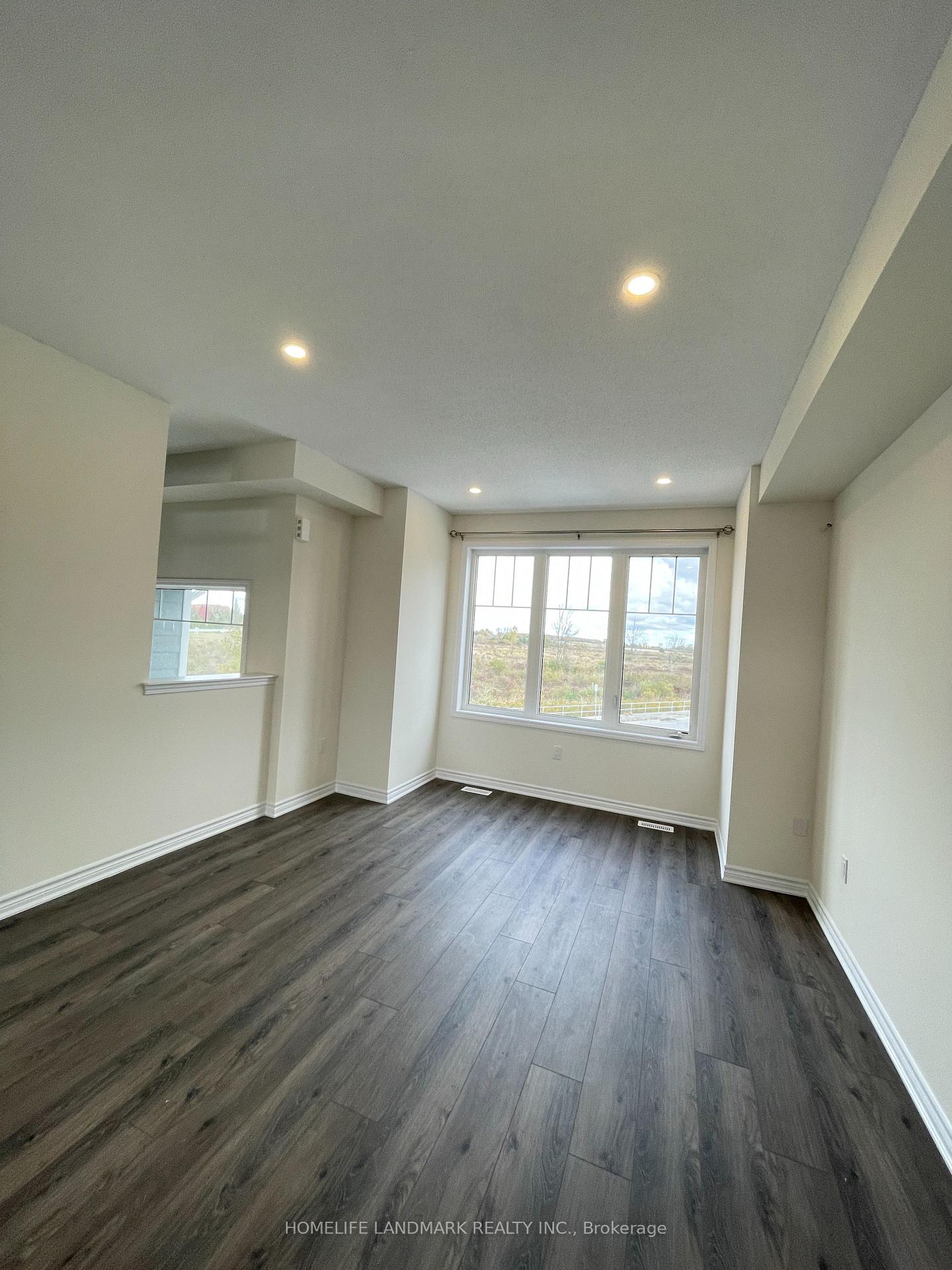 Photo 3 of 34 Lana Circle, Wasaga Beach — HOMEH