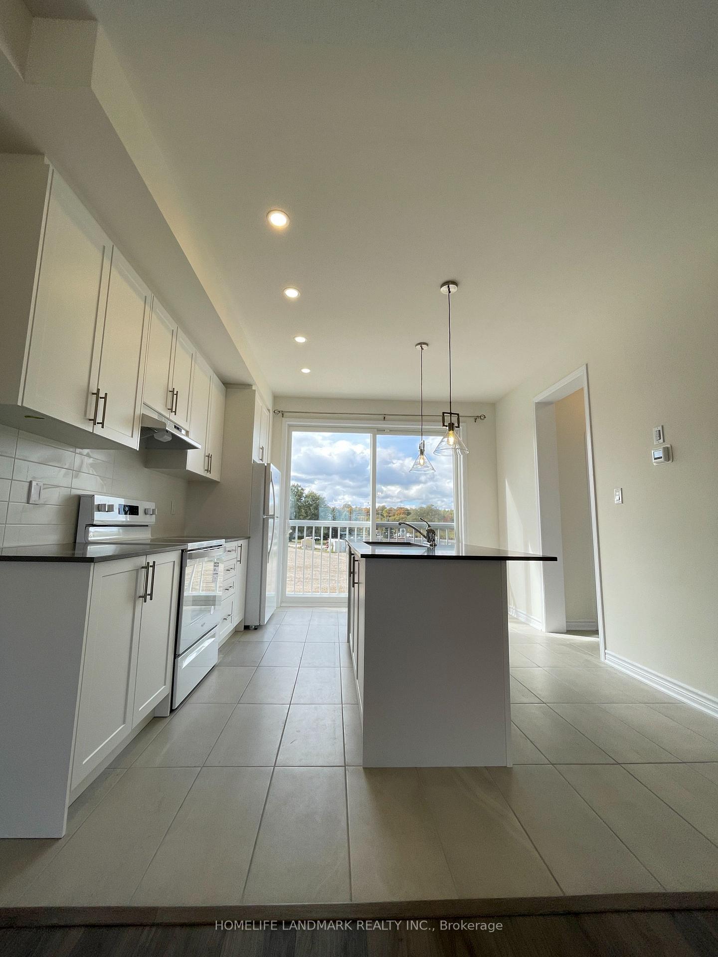 Photo 12 of 34 Lana Circle, Wasaga Beach — HOMEH