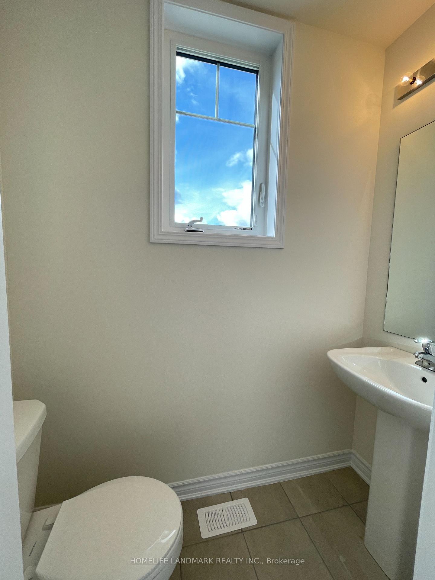 Photo 19 of 34 Lana Circle, Wasaga Beach — HOMEH