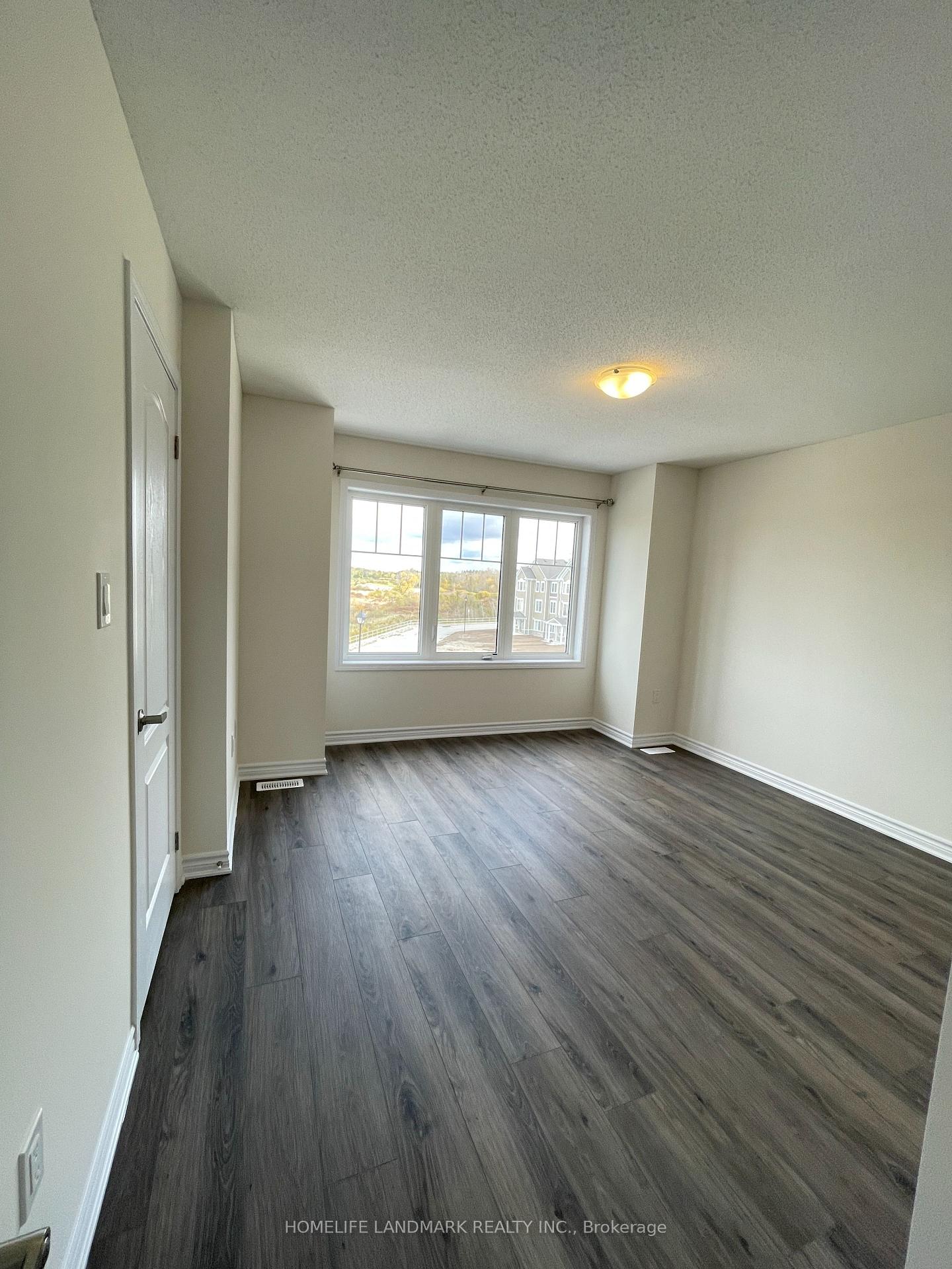 Photo 10 of 34 Lana Circle, Wasaga Beach — HOMEH