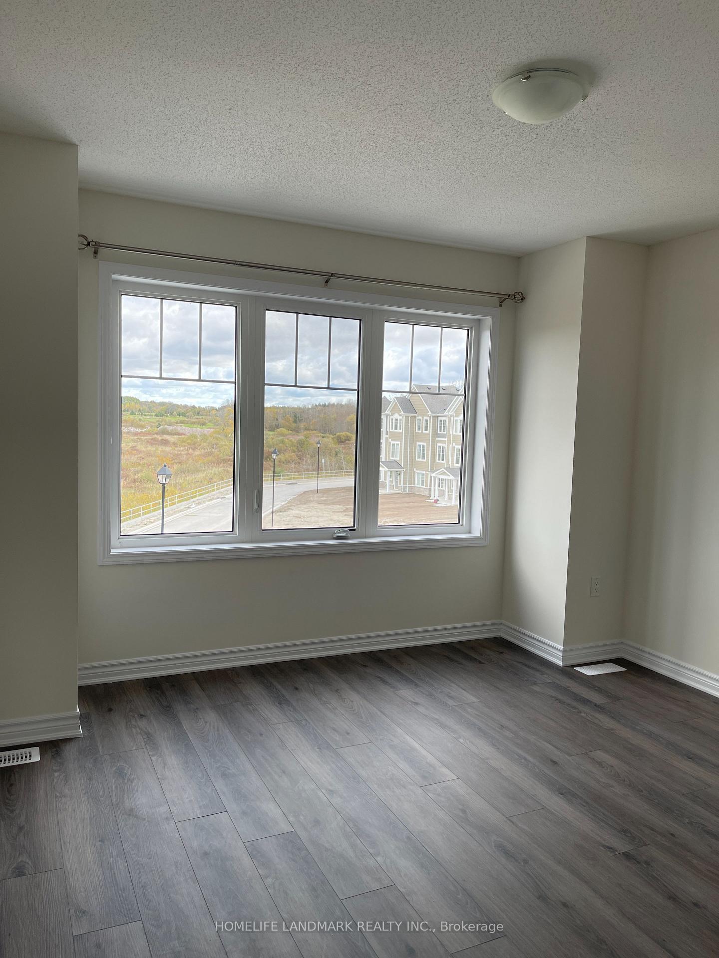 Photo 21 of 34 Lana Circle, Wasaga Beach — HOMEH