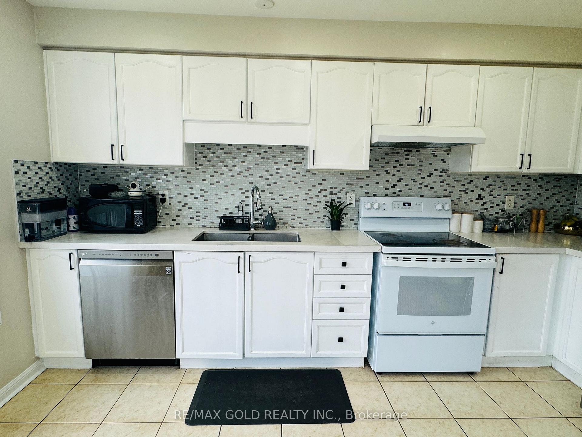 Photo 13 of 34 Lyric Road, Brampton, Gore Industrial North — HOMEH