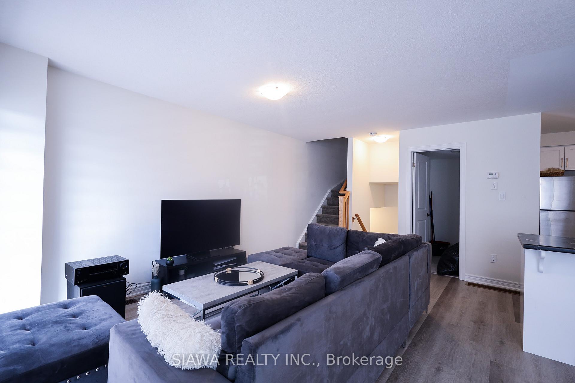 Photo 4 of 56 Dryden Lane, Hamilton, McQuesten — HOMEH
