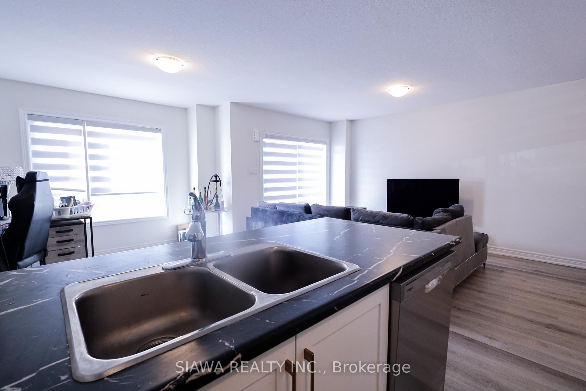 Photo 3 of 56 Dryden Lane, Hamilton, McQuesten — HOMEH