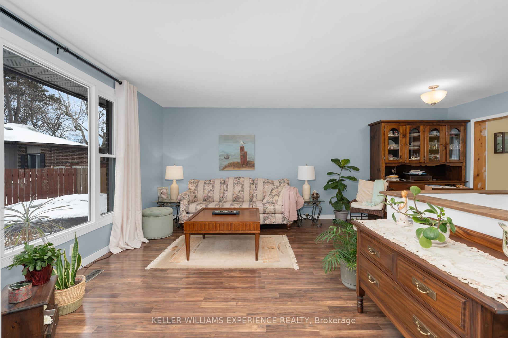 Photo 18 of 69 Christie Crescent, Barrie, Letitia Heights — HOMEH