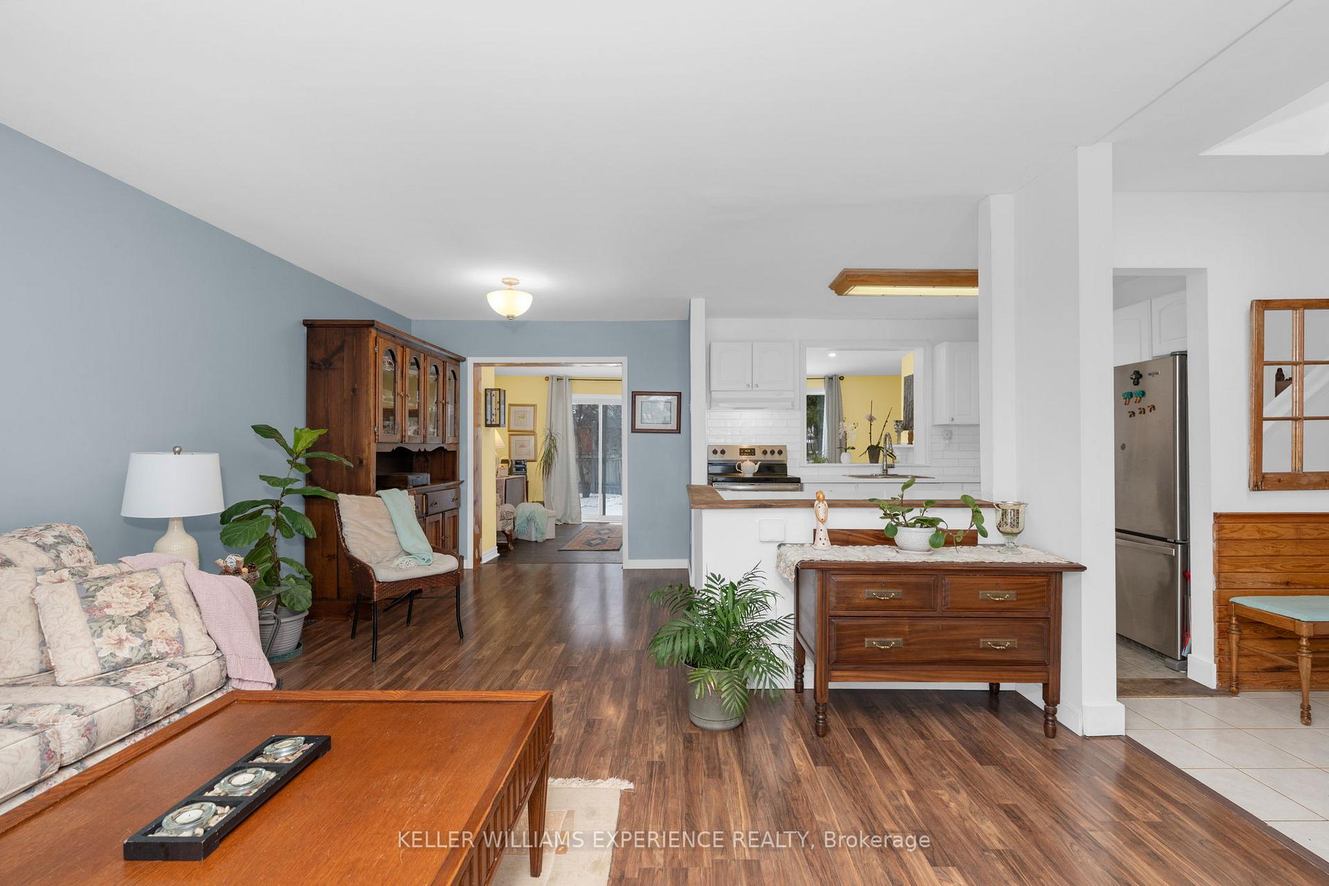 Photo 8 of 69 Christie Crescent, Barrie, Letitia Heights — HOMEH