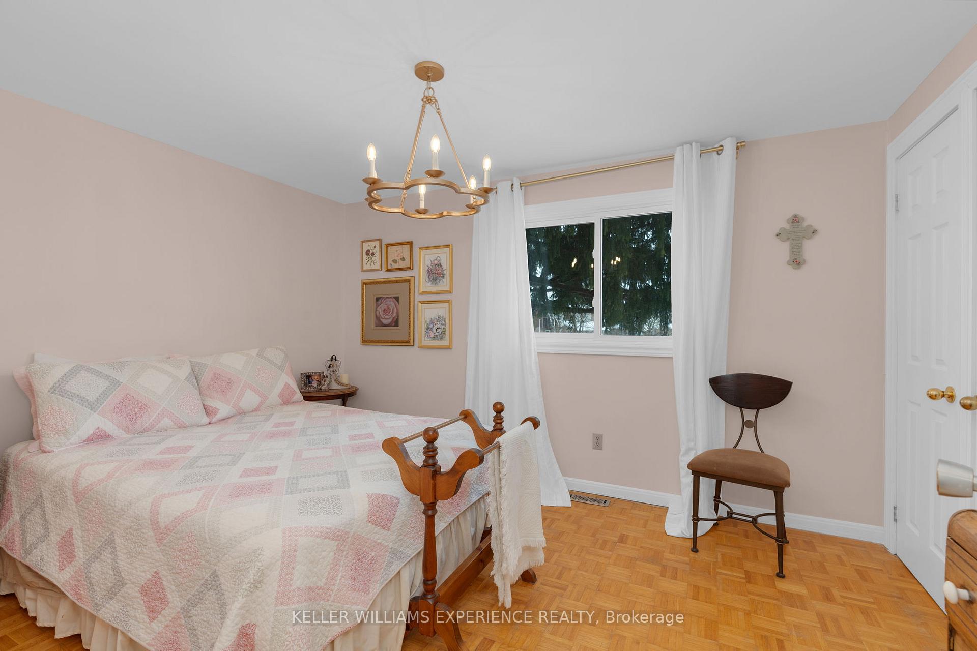 Photo 23 of 69 Christie Crescent, Barrie, Letitia Heights — HOMEH