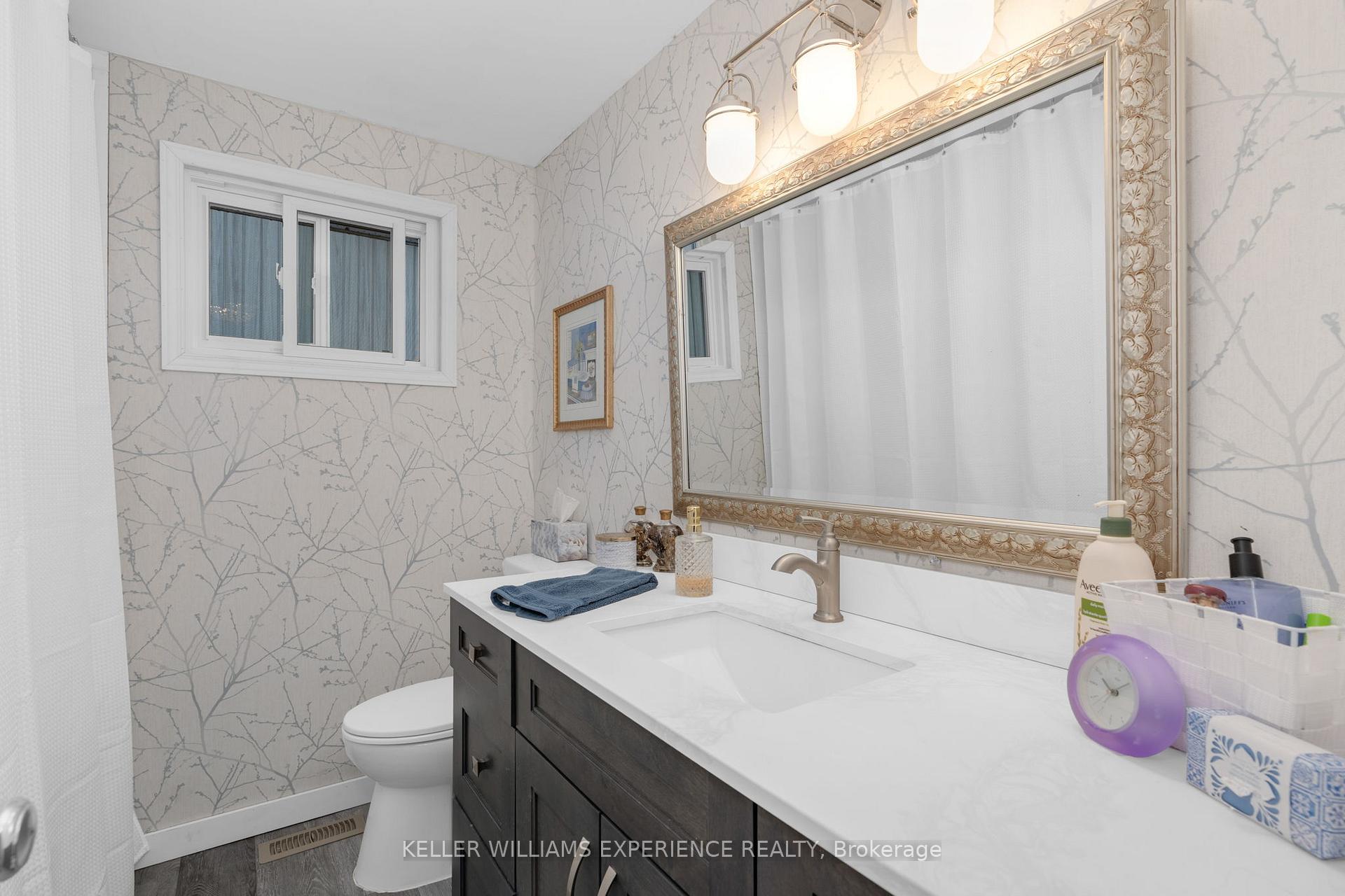 Photo 24 of 69 Christie Crescent, Barrie, Letitia Heights — HOMEH