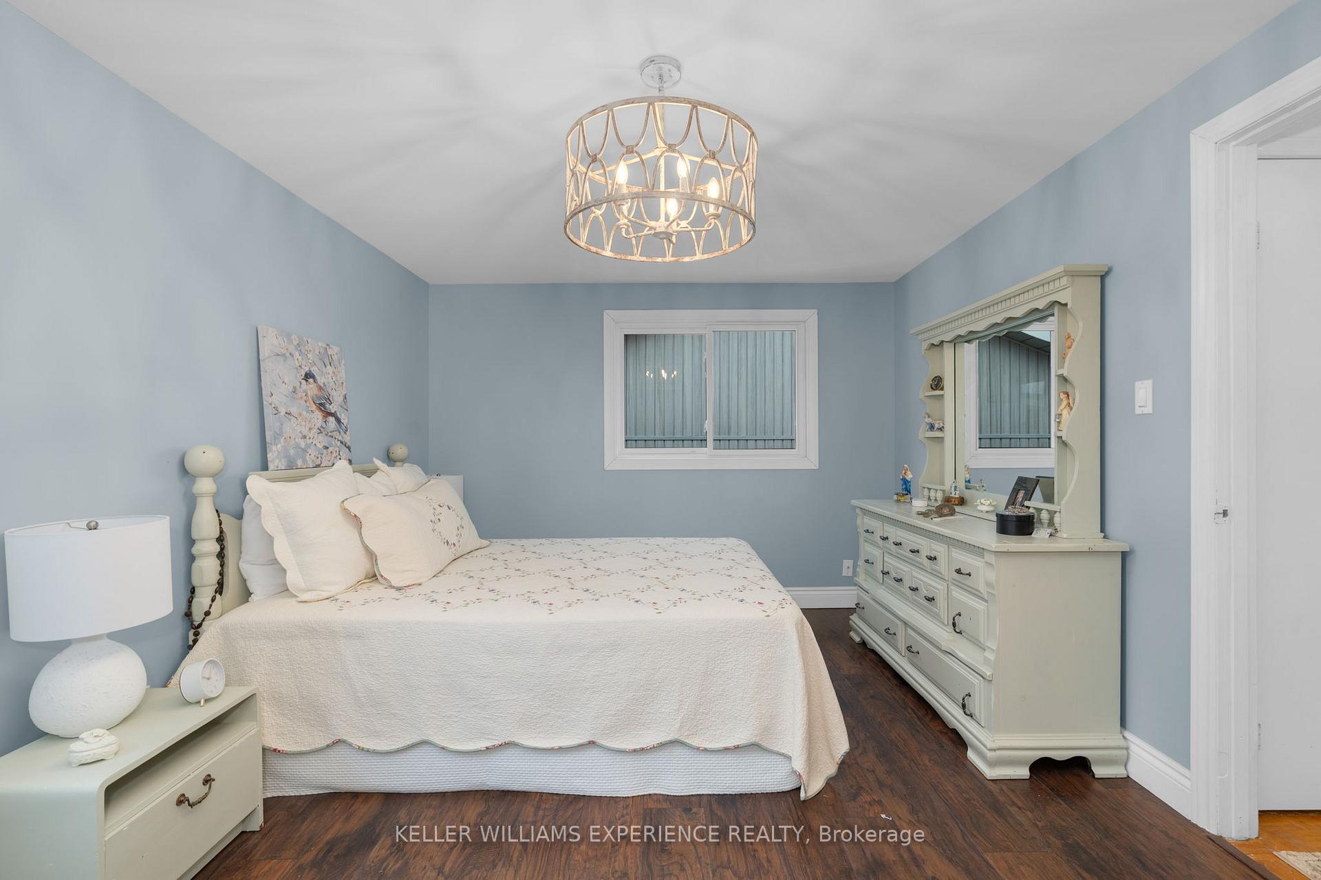 Photo 11 of 69 Christie Crescent, Barrie, Letitia Heights — HOMEH