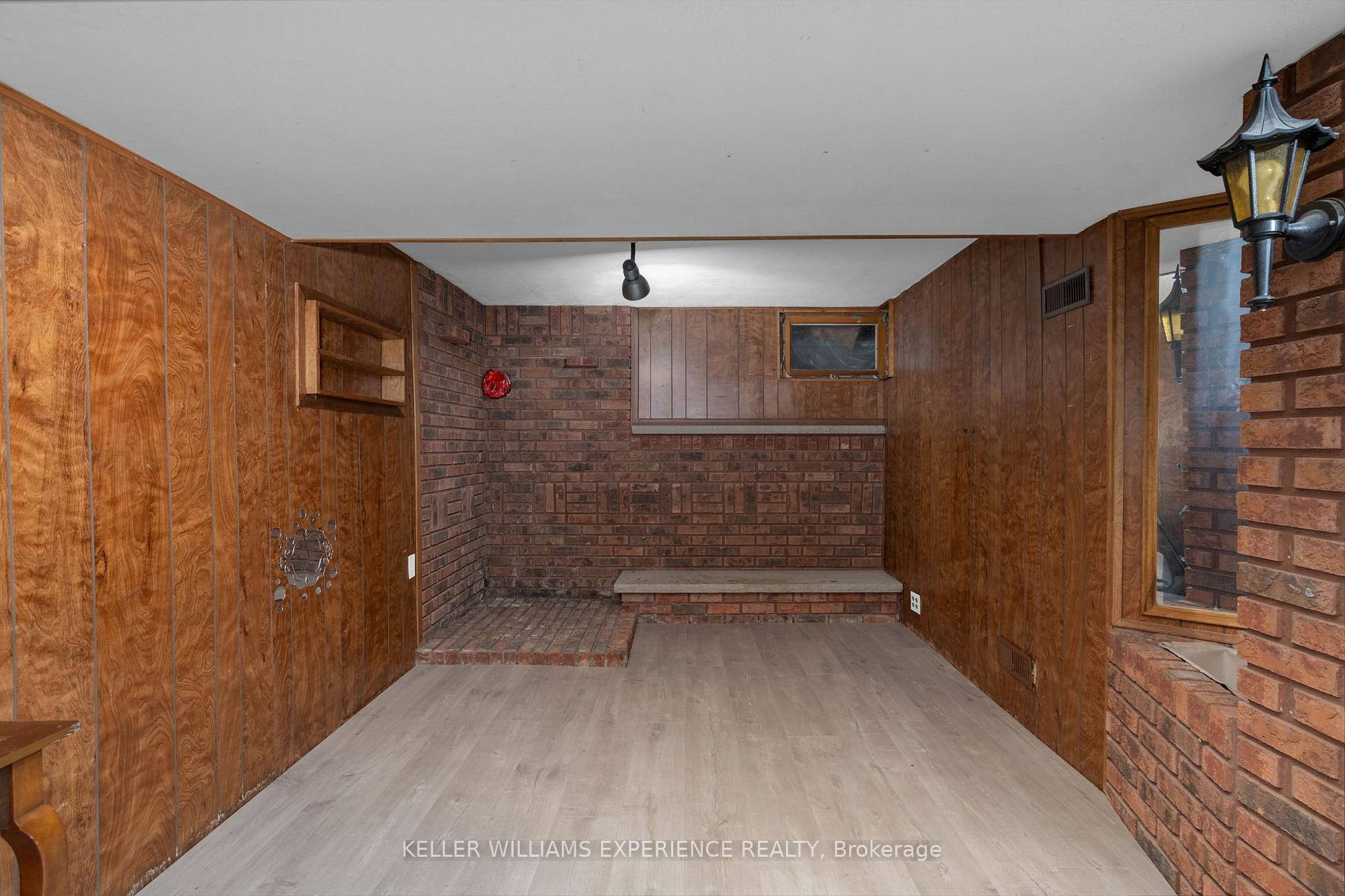 Photo 20 of 69 Christie Crescent, Barrie, Letitia Heights — HOMEH