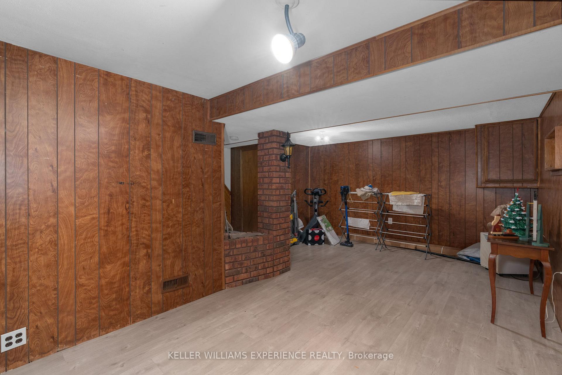 Photo 22 of 69 Christie Crescent, Barrie, Letitia Heights — HOMEH