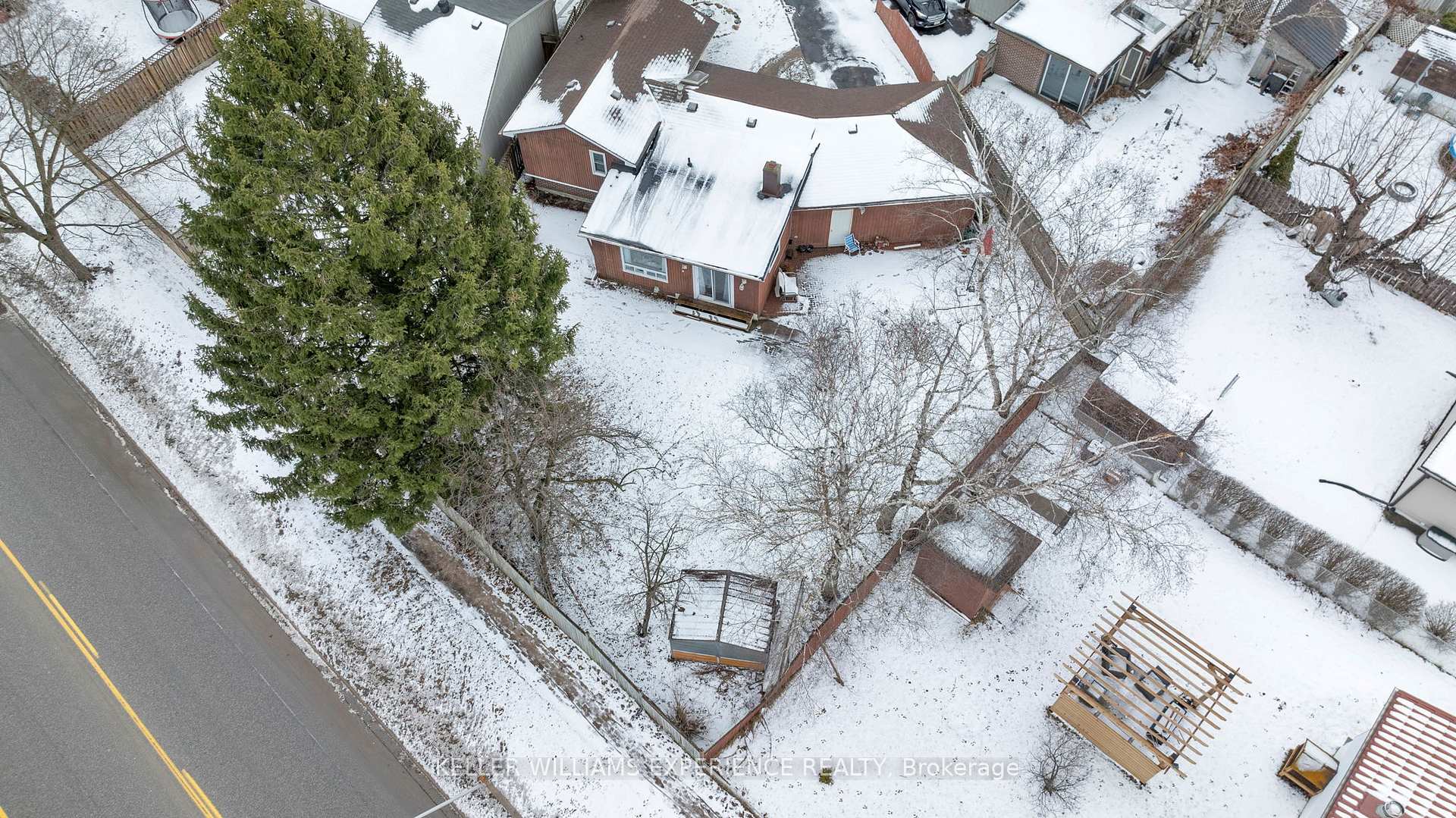 Photo 16 of 69 Christie Crescent, Barrie, Letitia Heights — HOMEH
