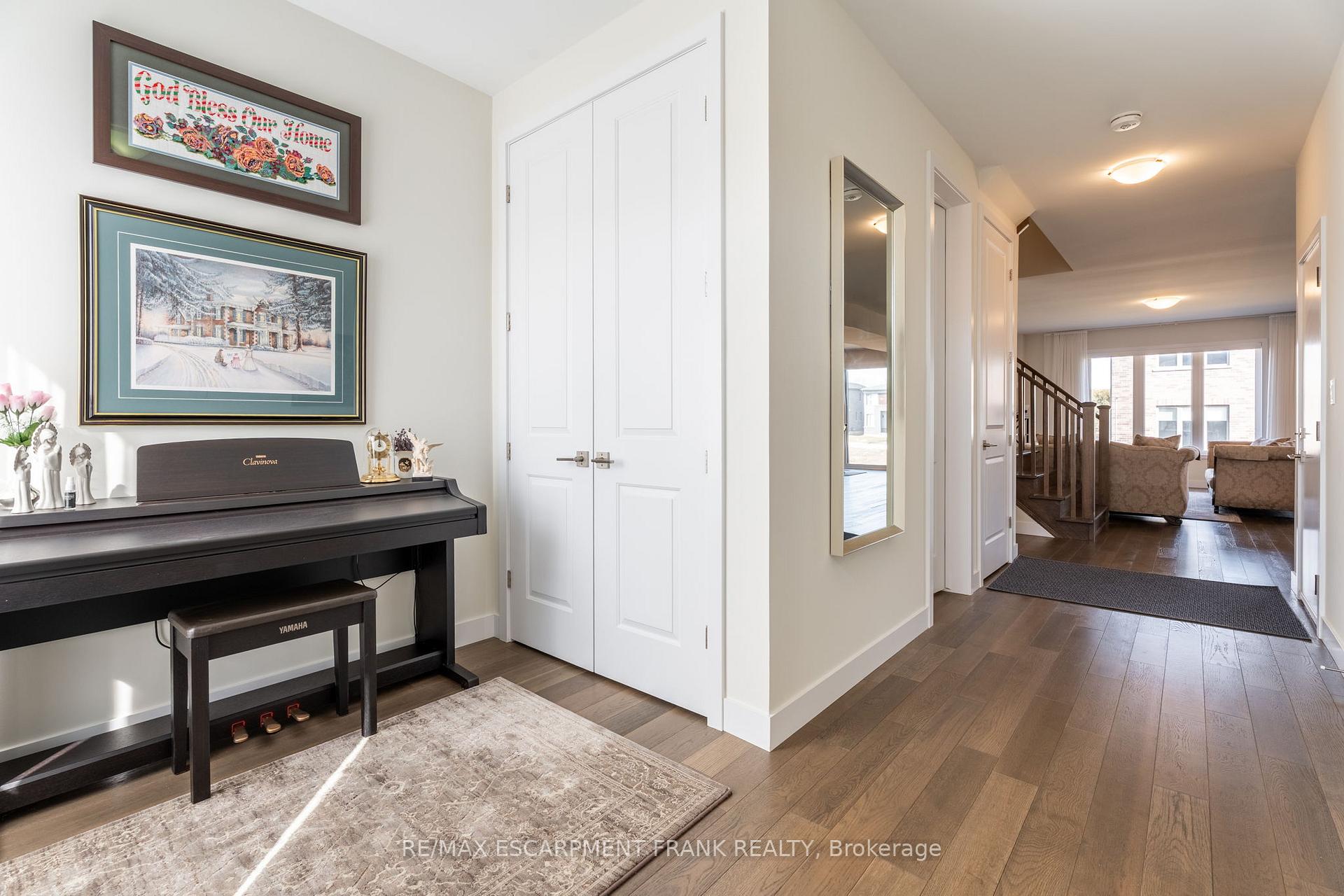 Photo 5 of 412 Klein Circle, Hamilton, Meadowlands — HOMEH