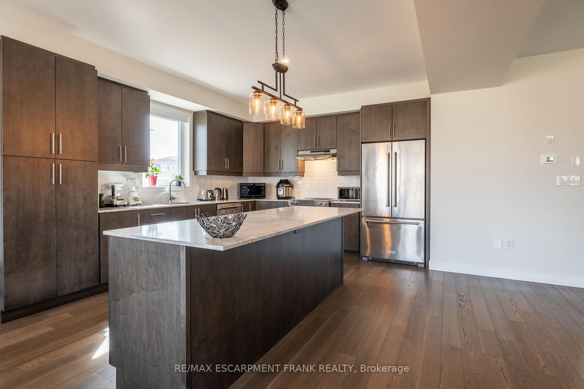 Photo 8 of 412 Klein Circle, Hamilton, Meadowlands — HOMEH