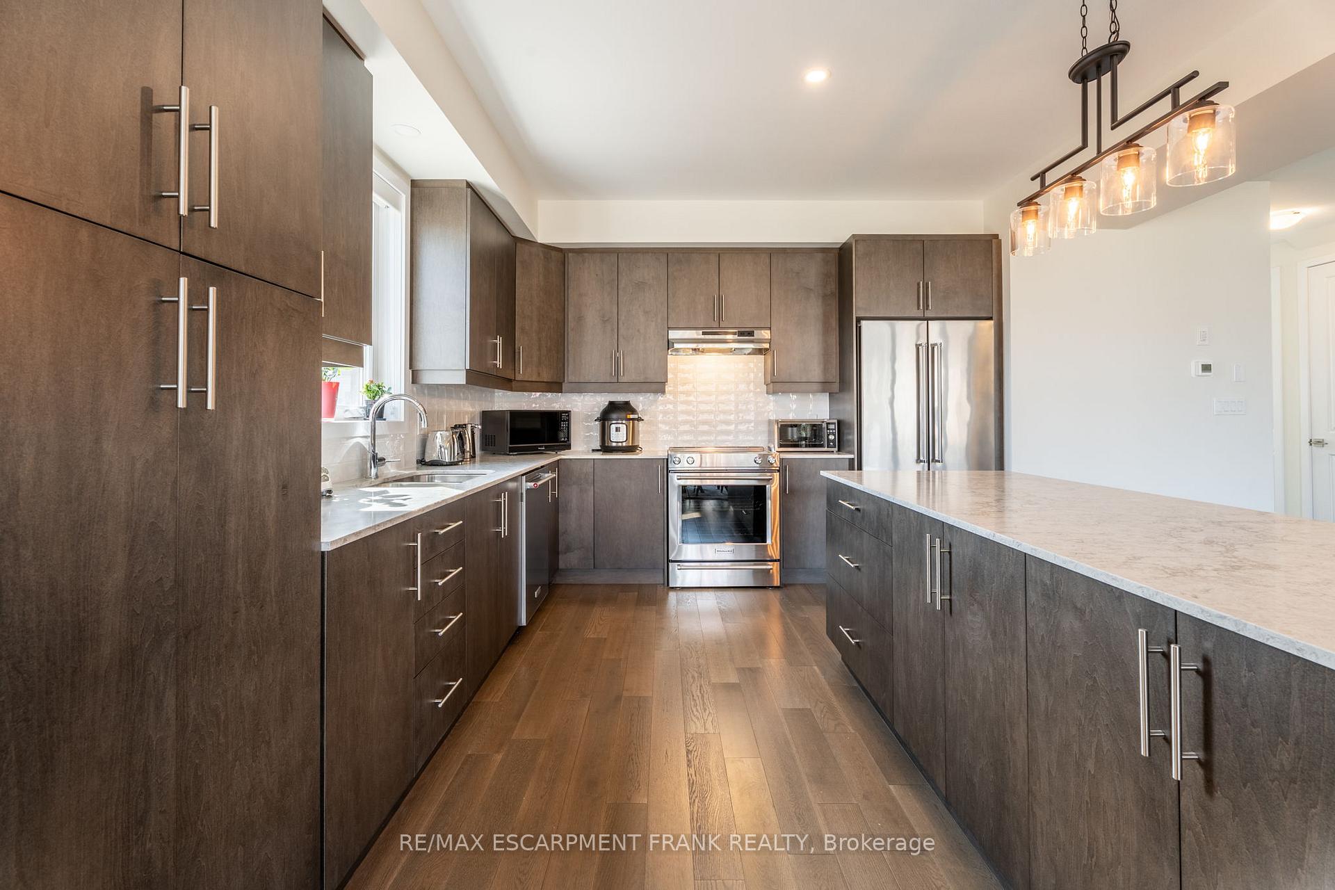 Photo 13 of 412 Klein Circle, Hamilton, Meadowlands — HOMEH