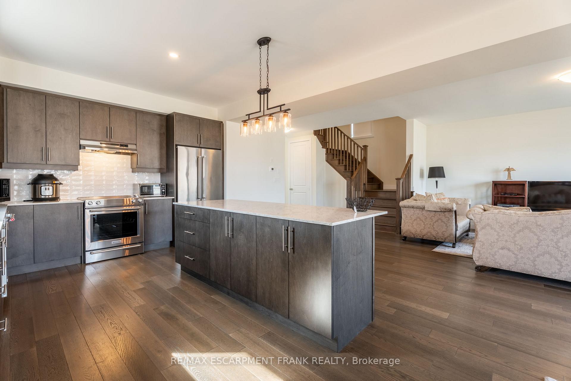 Photo 9 of 412 Klein Circle, Hamilton, Meadowlands — HOMEH