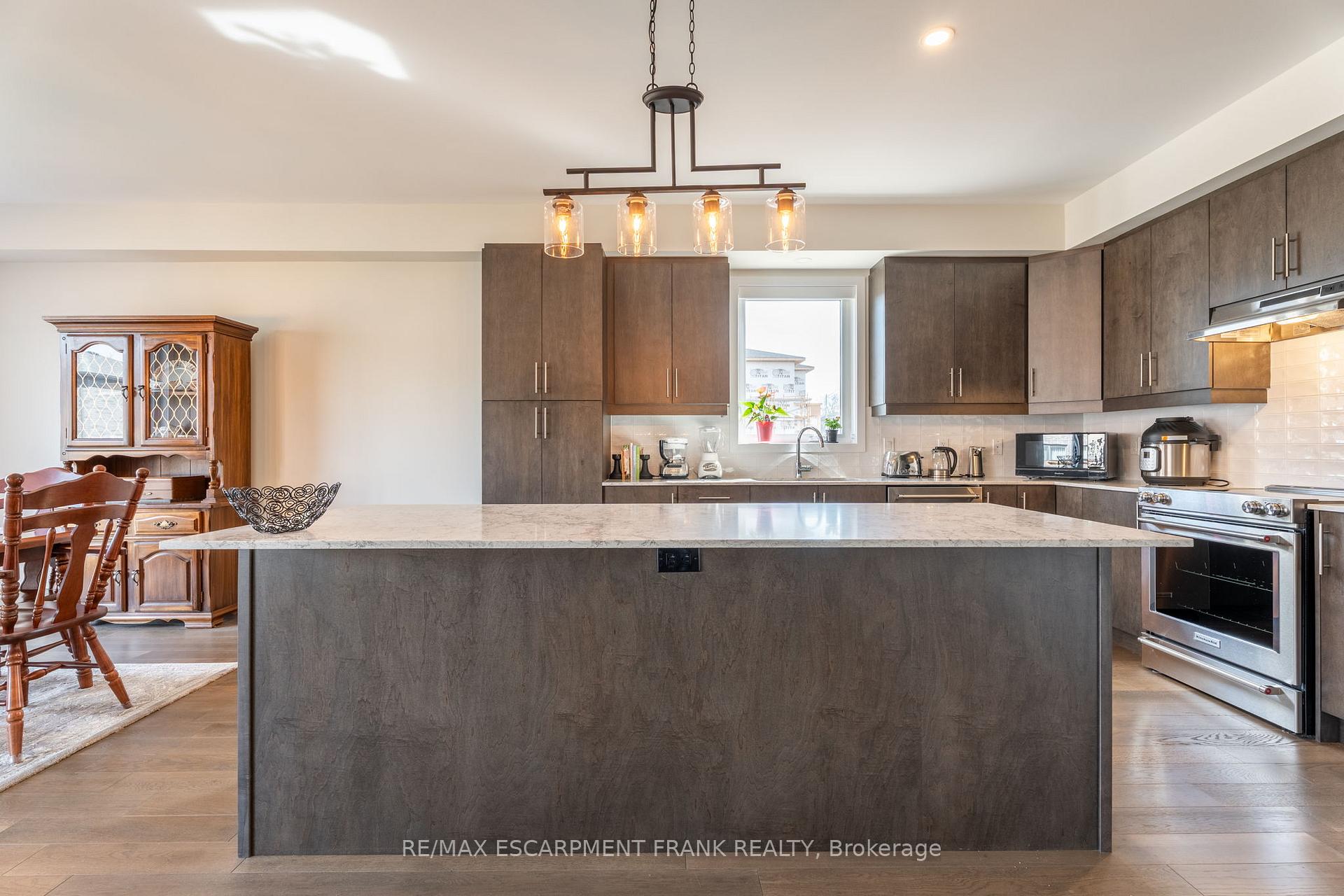 Photo 2 of 412 Klein Circle, Hamilton, Meadowlands — HOMEH