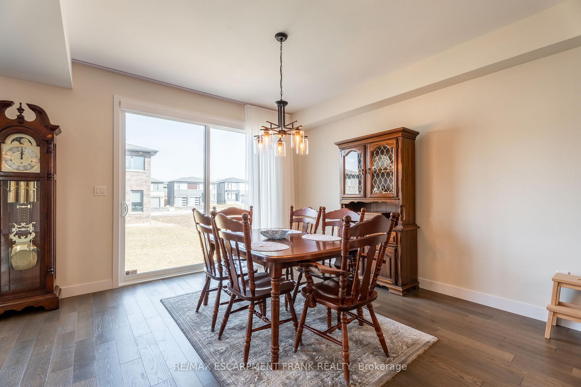 Photo 3 of 412 Klein Circle, Hamilton, Meadowlands — HOMEH