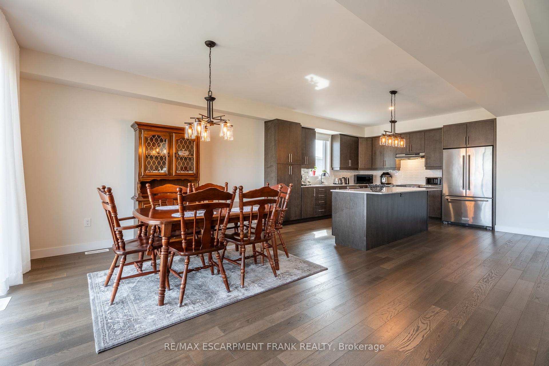Photo 10 of 412 Klein Circle, Hamilton, Meadowlands — HOMEH