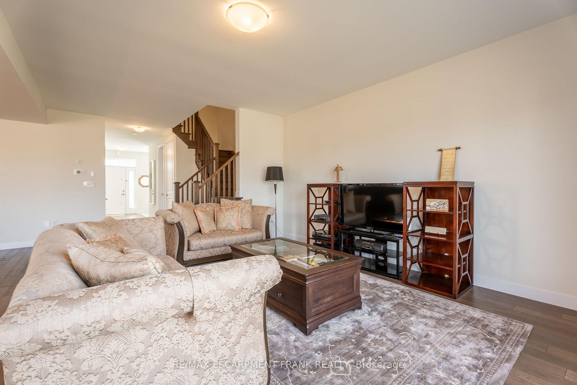 Photo 38 of 412 Klein Circle, Hamilton, Meadowlands — HOMEH