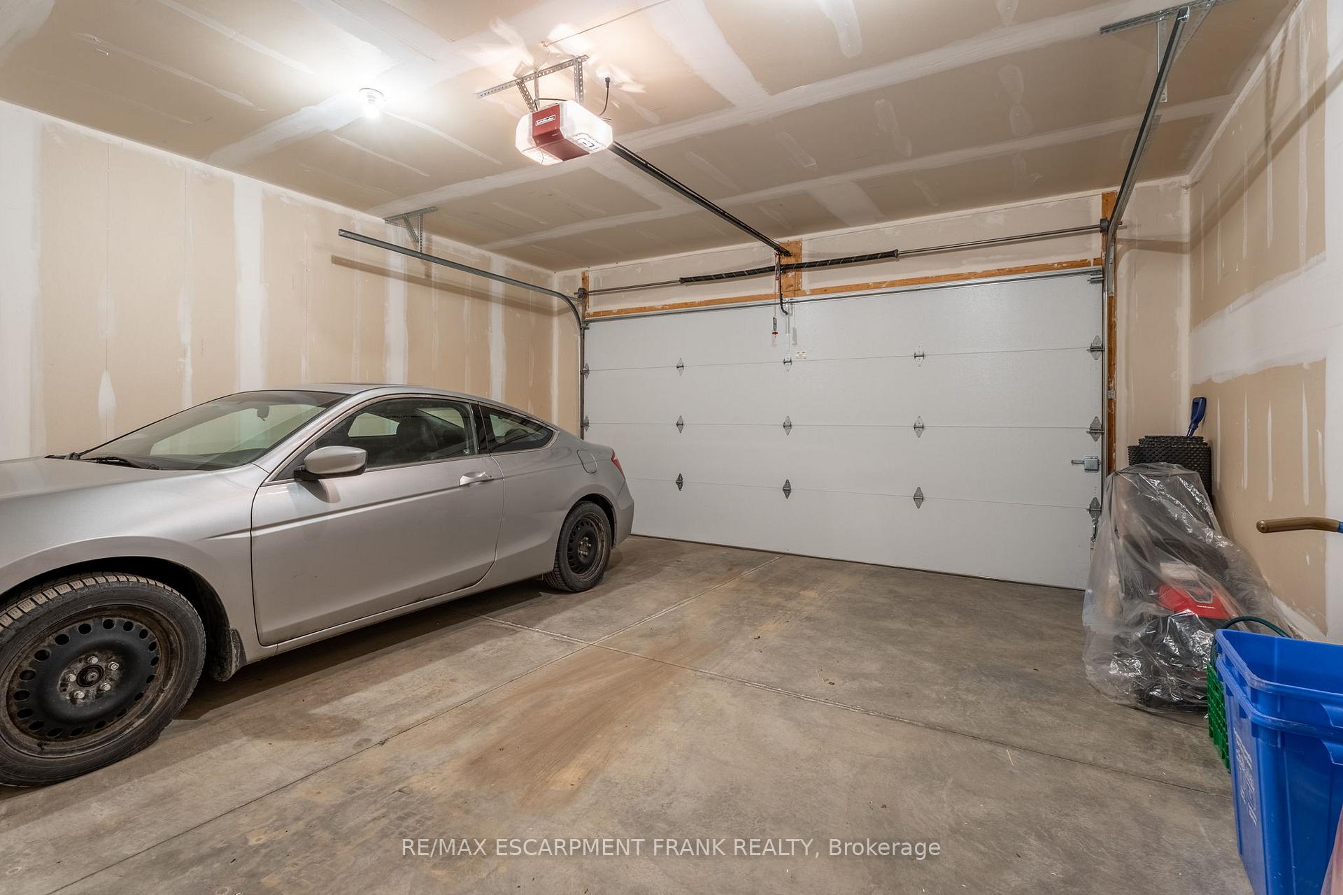 Photo 44 of 412 Klein Circle, Hamilton, Meadowlands — HOMEH
