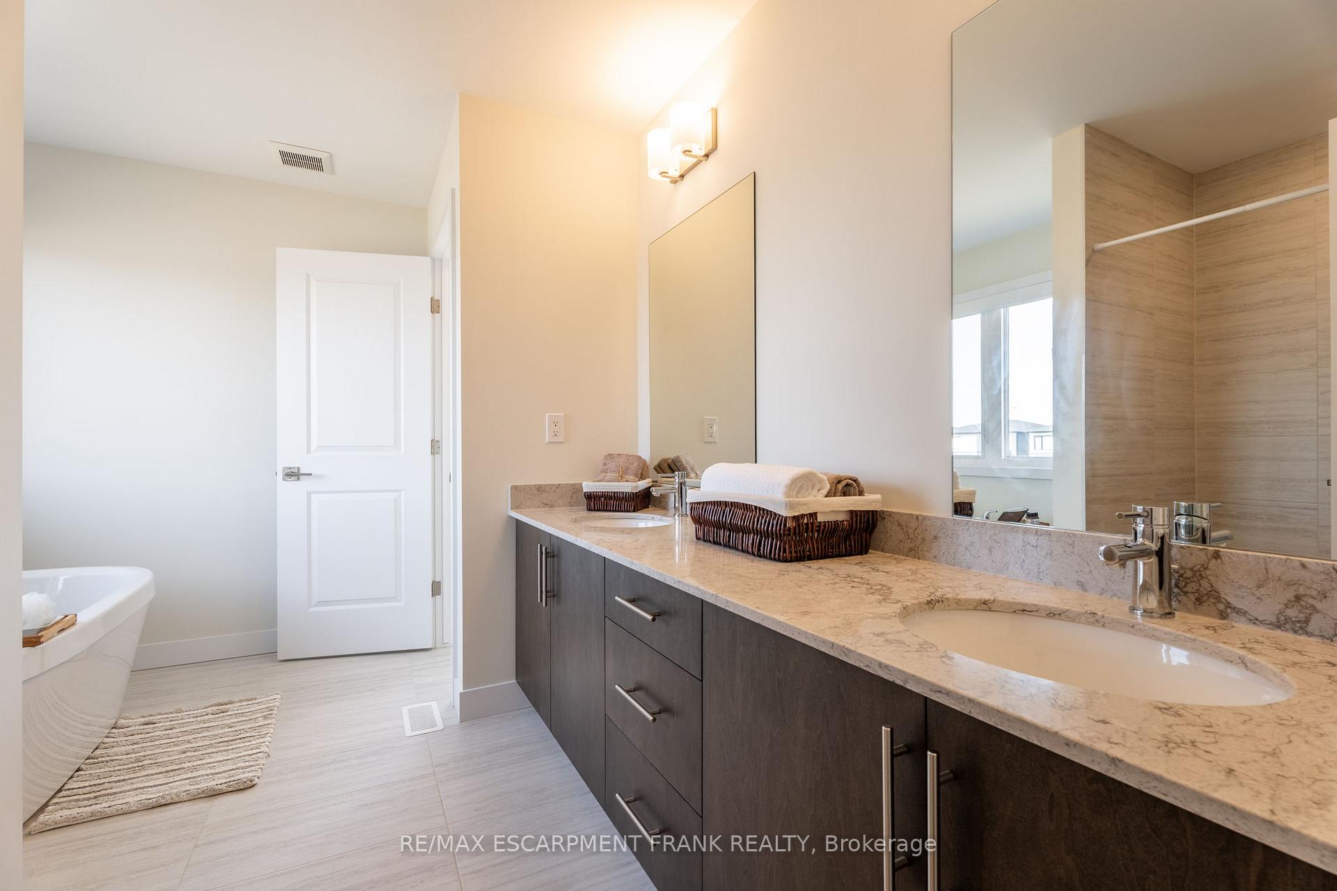 Photo 23 of 412 Klein Circle, Hamilton, Meadowlands — HOMEH