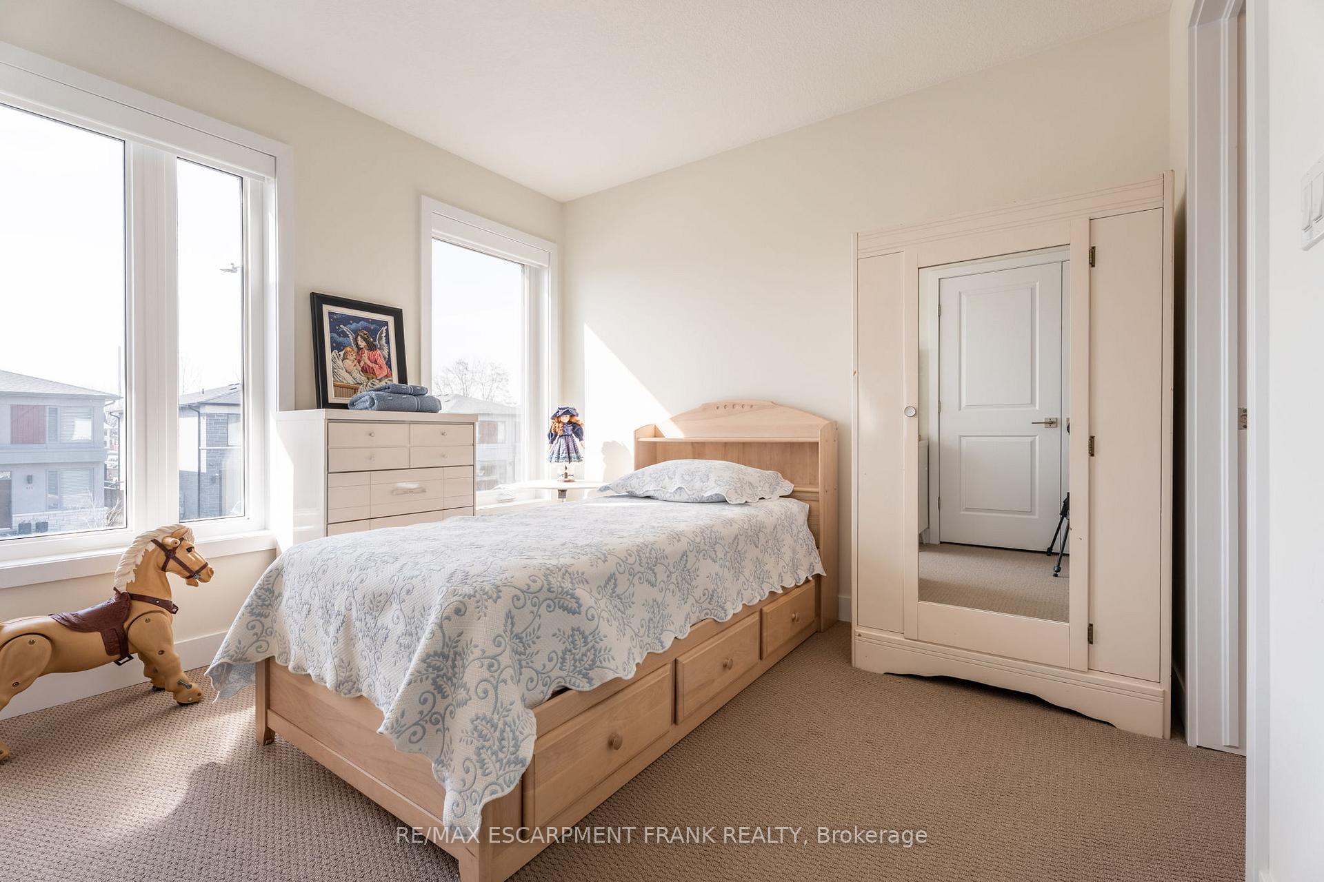 Photo 18 of 412 Klein Circle, Hamilton, Meadowlands — HOMEH