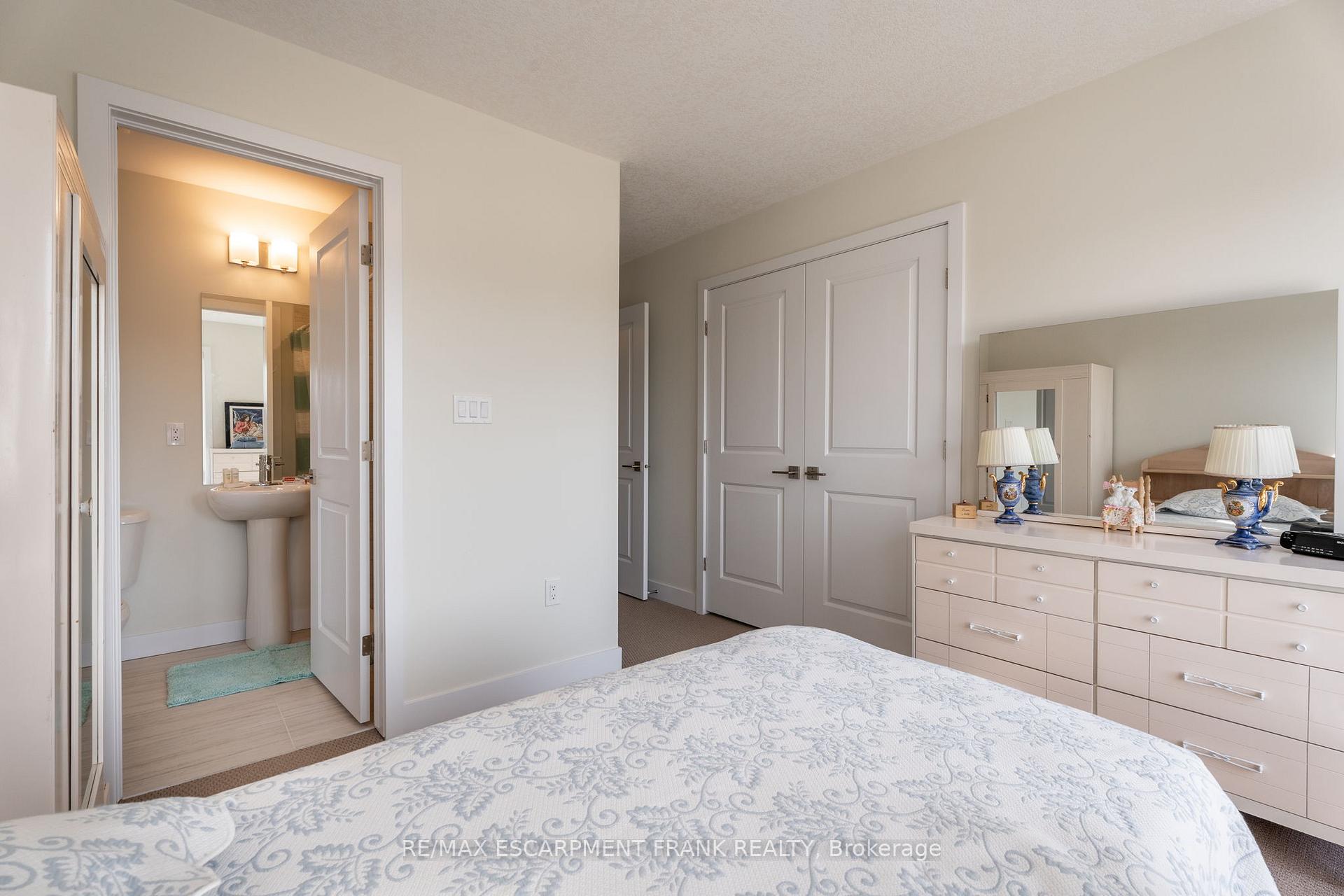 Photo 36 of 412 Klein Circle, Hamilton, Meadowlands — HOMEH