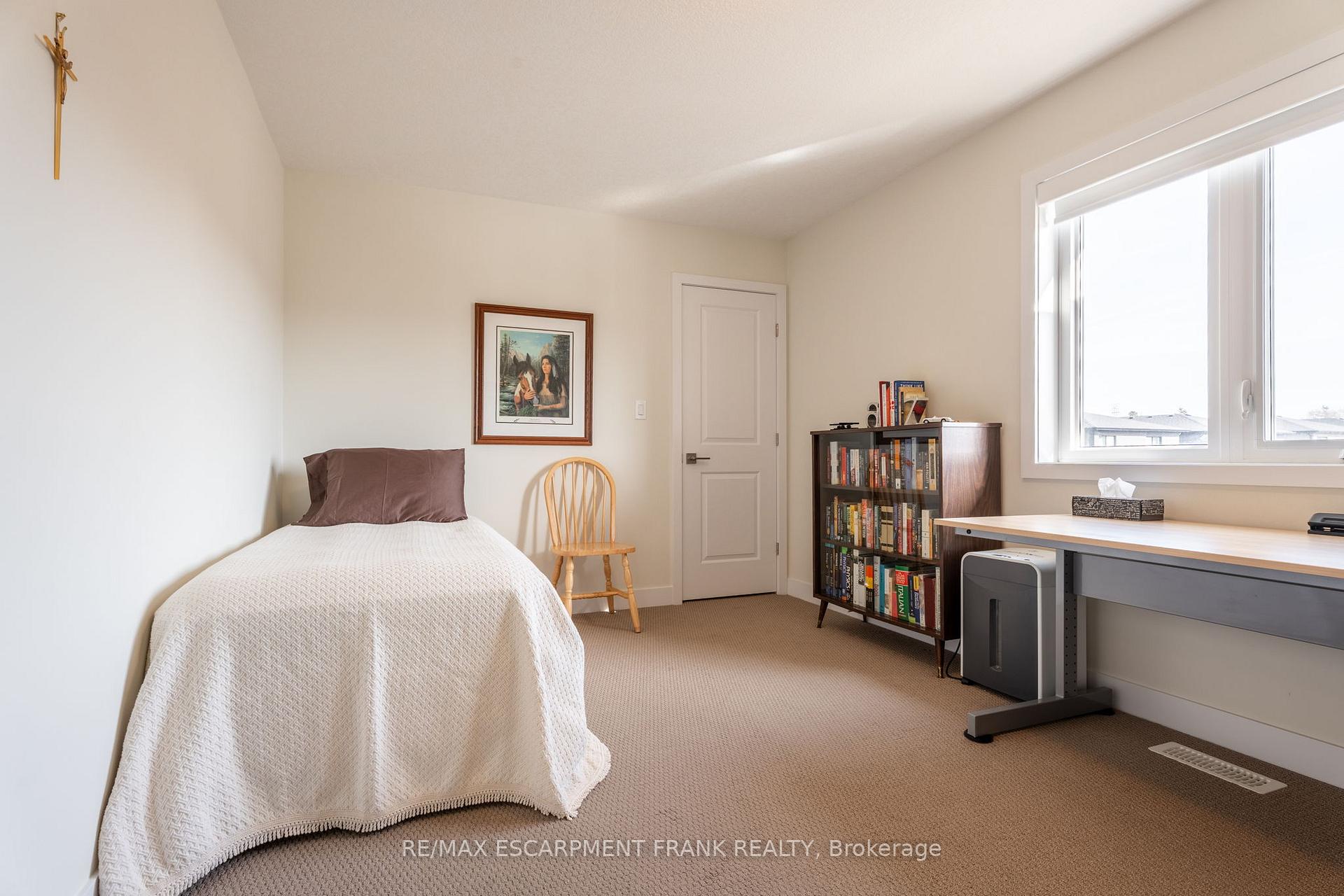 Photo 35 of 412 Klein Circle, Hamilton, Meadowlands — HOMEH