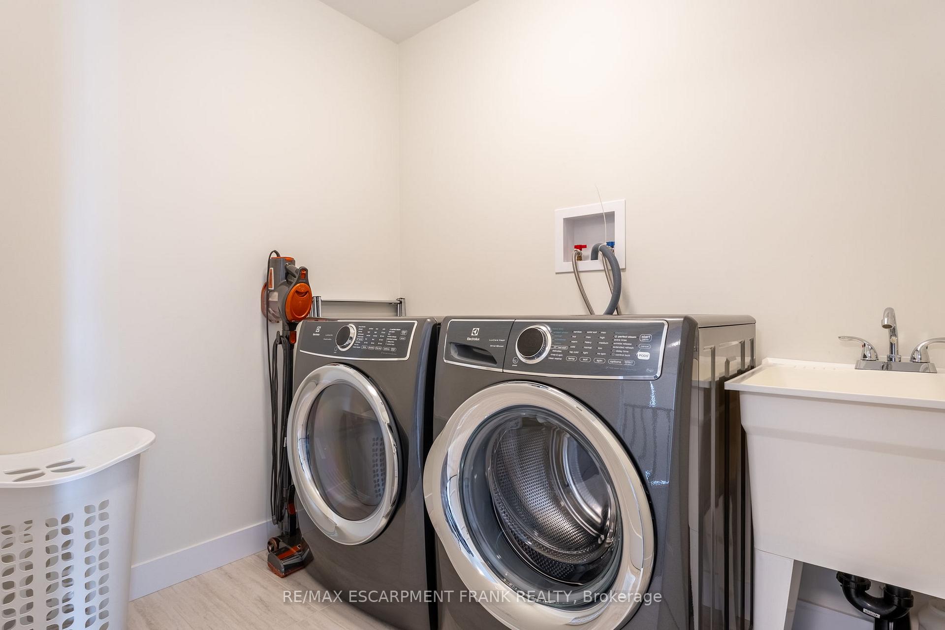 Photo 41 of 412 Klein Circle, Hamilton, Meadowlands — HOMEH