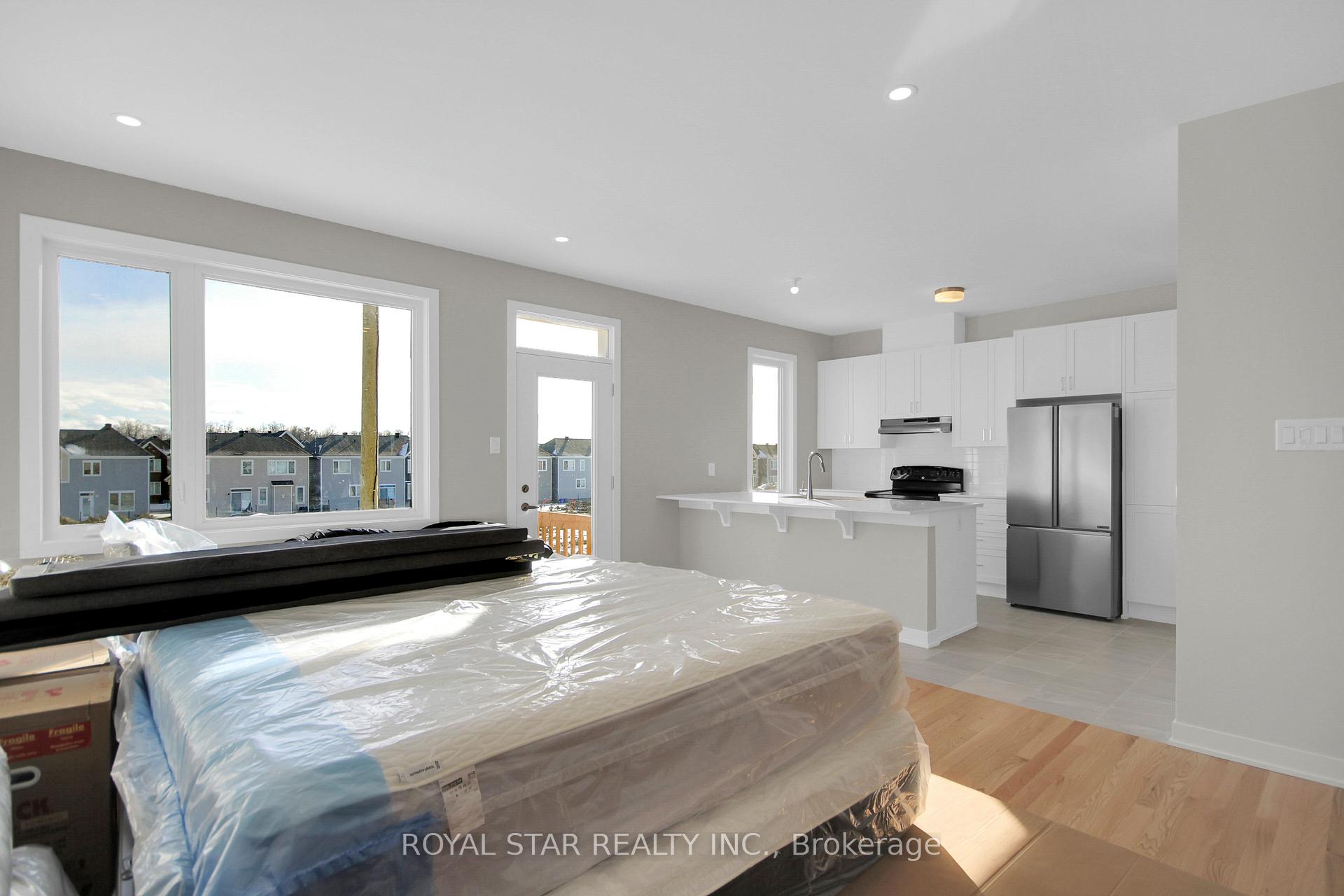 Photo 4 of 200 Beebalm Crescent N, Ottawa, Barrhaven - Half Moon Bay — HOMEH