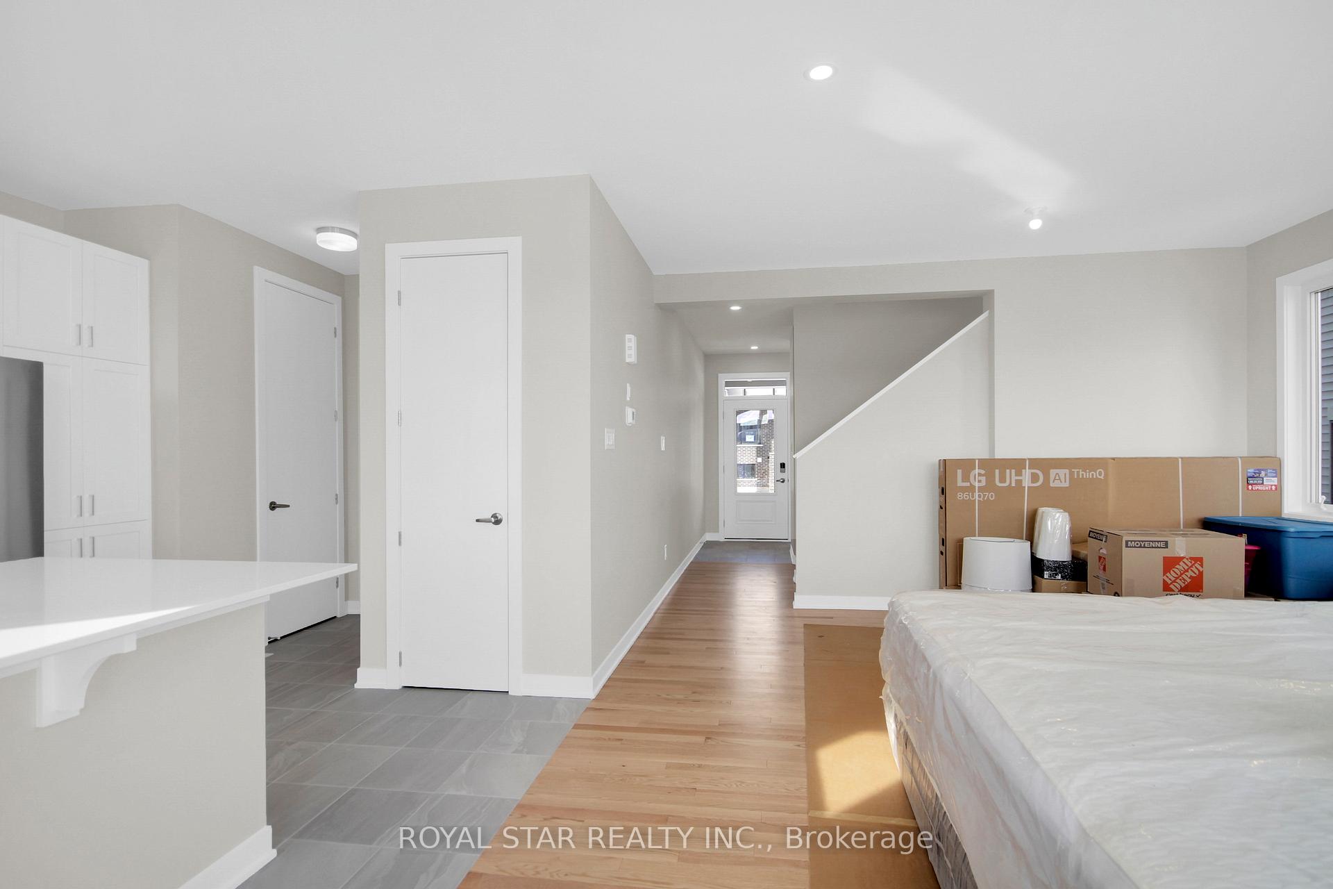 Photo 5 of 200 Beebalm Crescent N, Ottawa, Barrhaven - Half Moon Bay — HOMEH