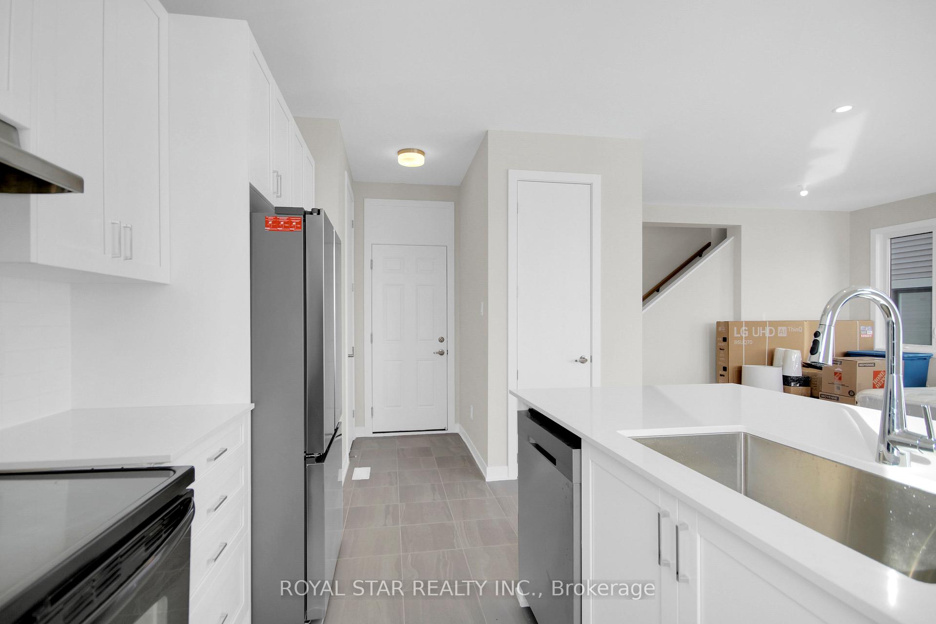 Photo 12 of 200 Beebalm Crescent N, Ottawa, Barrhaven - Half Moon Bay — HOMEH