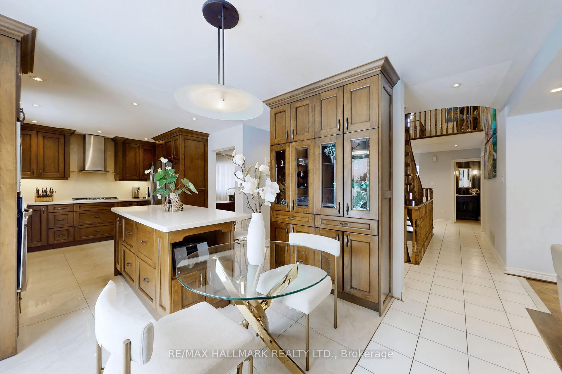 Photo 8 of 152 Grenadier Crescent, Vaughan, Beverley Glen — HOMEH