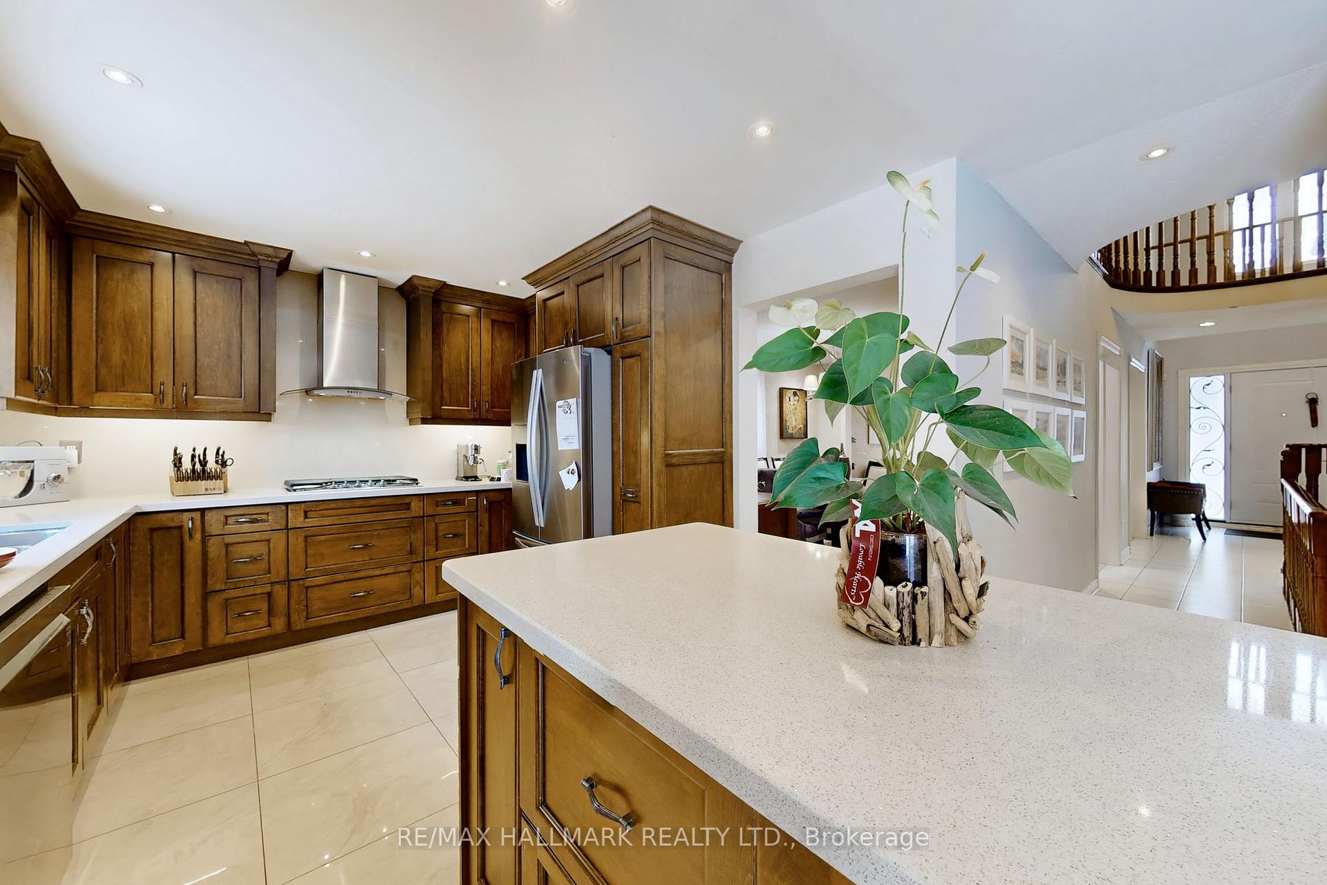 Photo 10 of 152 Grenadier Crescent, Vaughan, Beverley Glen — HOMEH
