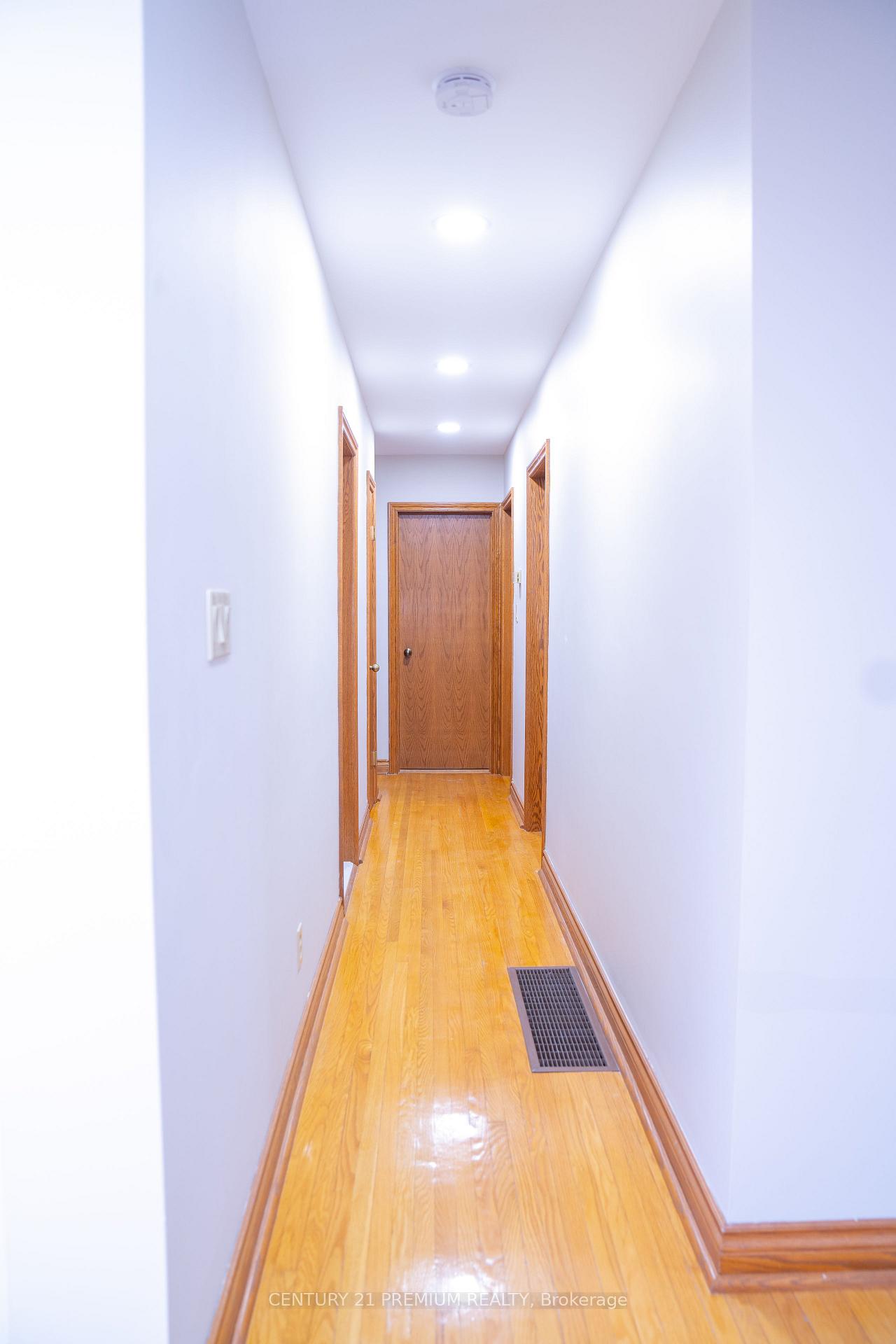 Photo 4 of Unit Upper, 10 Keewaydin Road, King, Nobleton — HOMEH